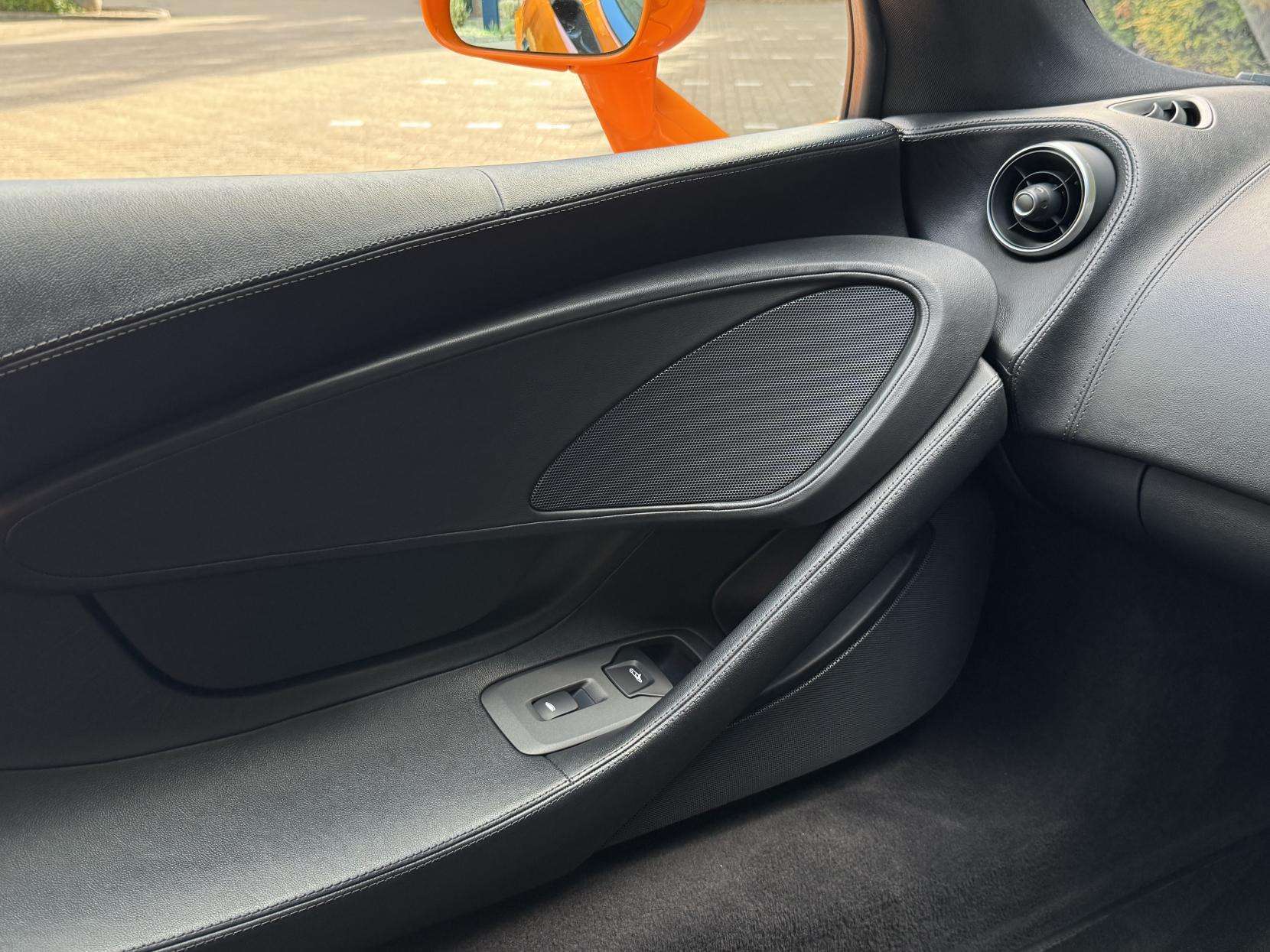 2017 MCLAREN 570S 2017 MCLAREN 570S