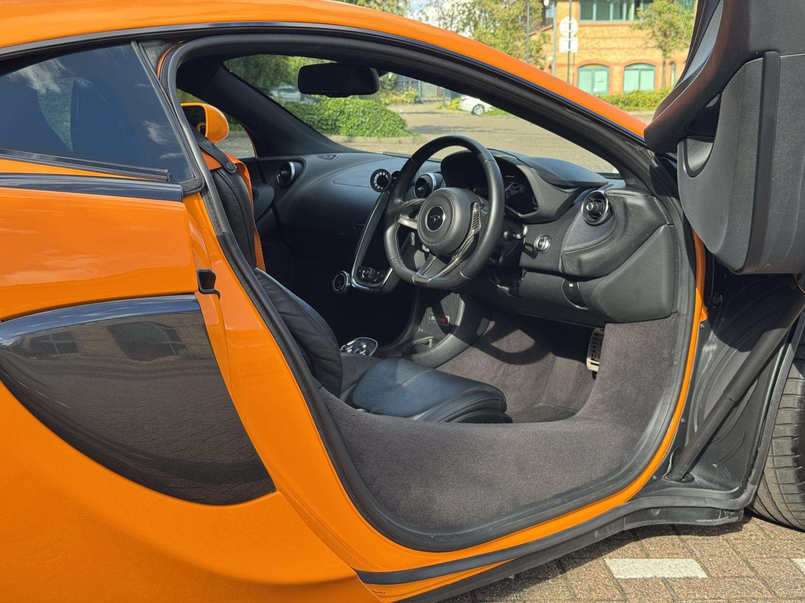 2017 MCLAREN 570S 2017 MCLAREN 570S
