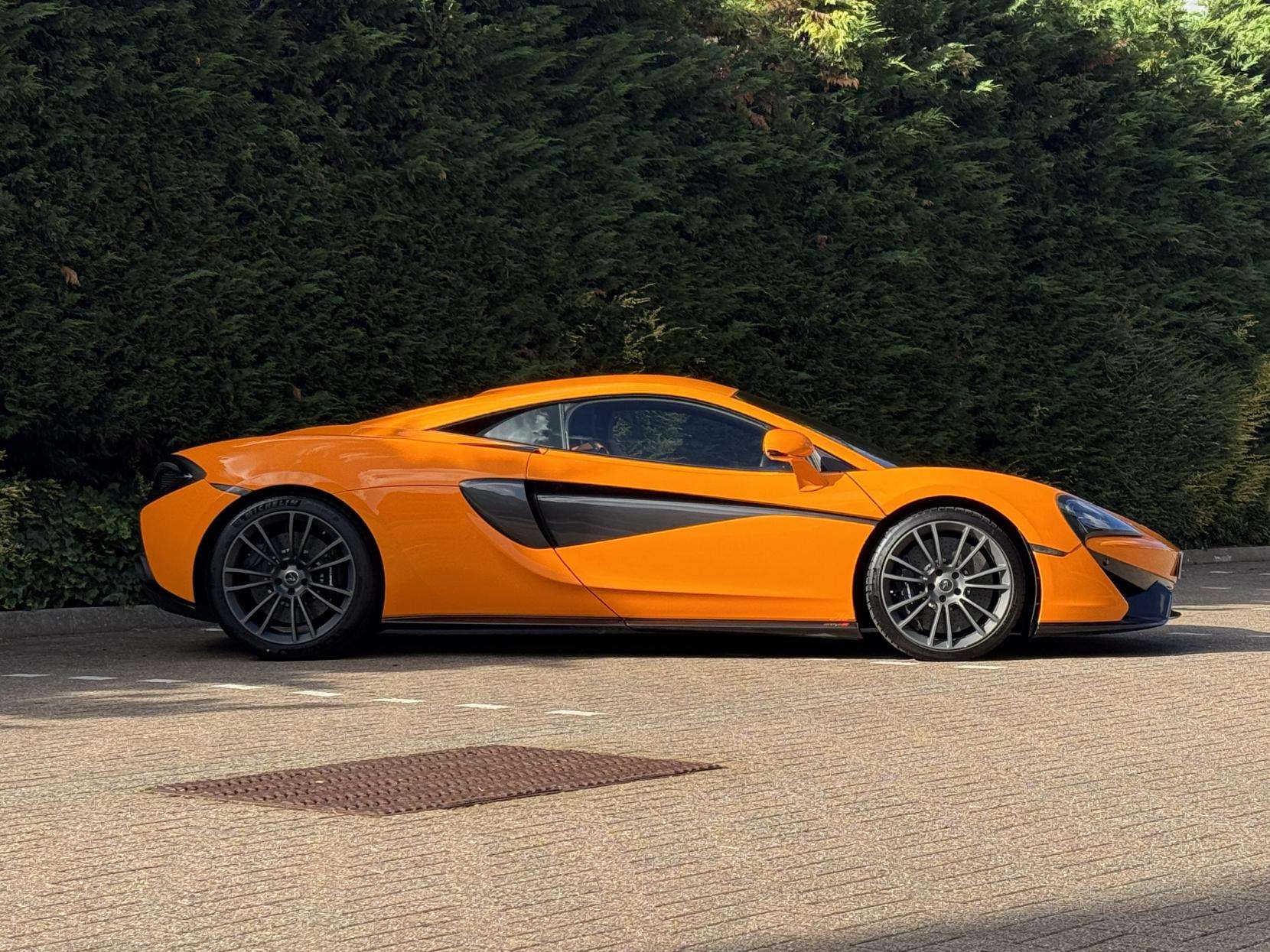 2017 MCLAREN 570S 2017 MCLAREN 570S