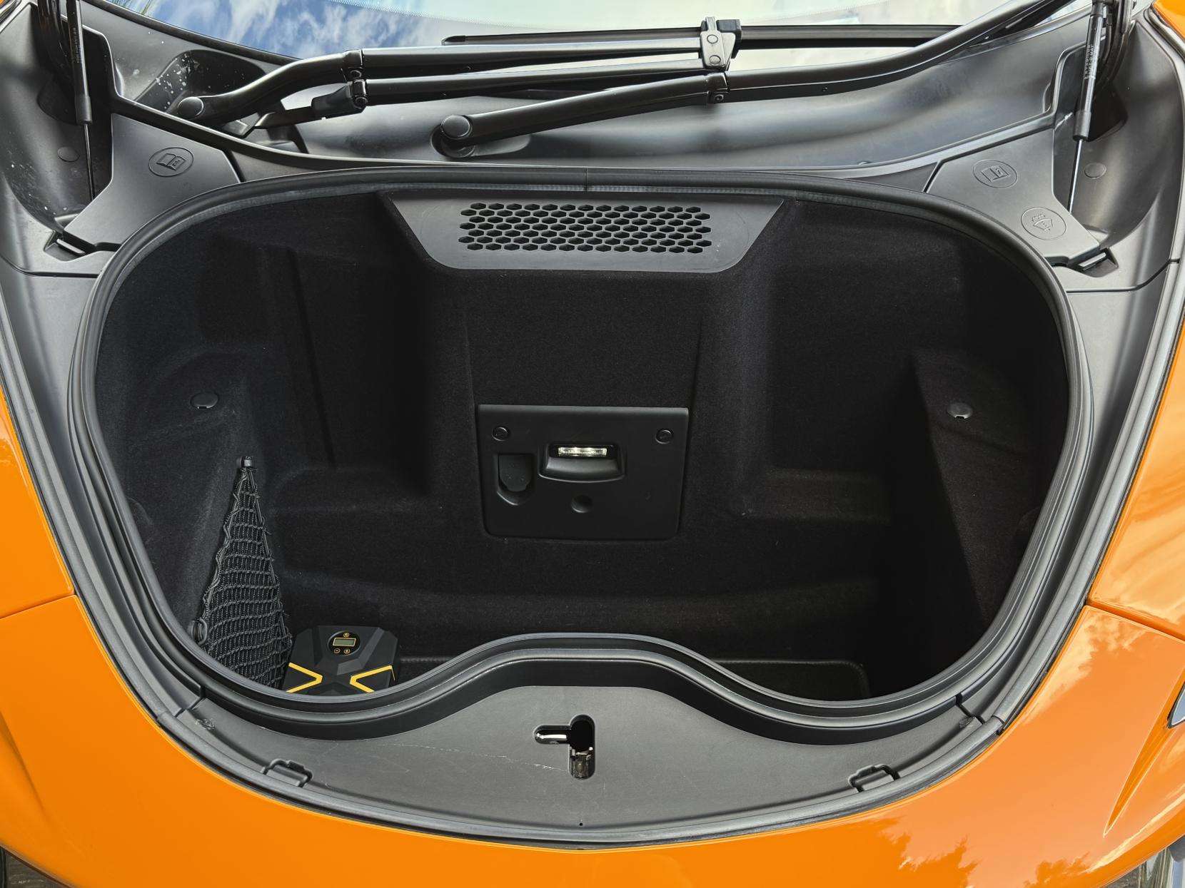 2017 MCLAREN 570S 2017 MCLAREN 570S
