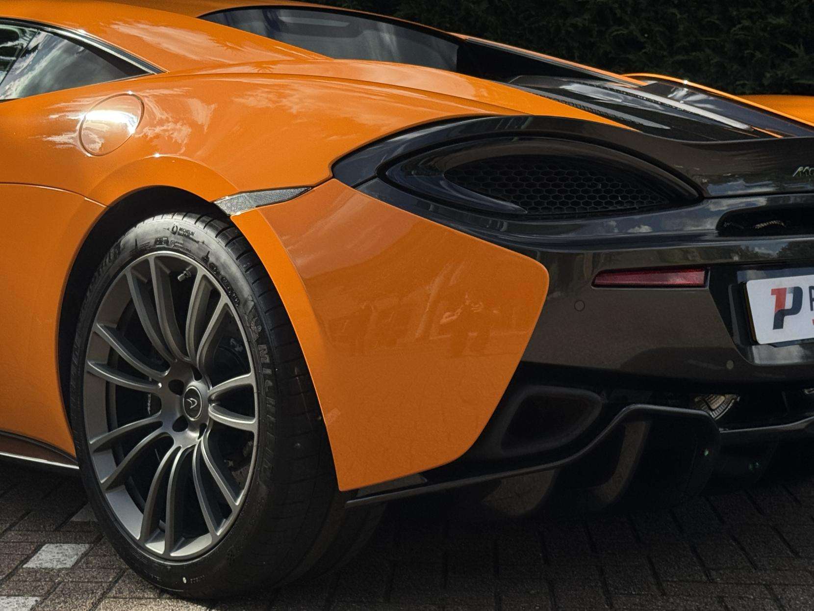 2017 MCLAREN 570S 2017 MCLAREN 570S