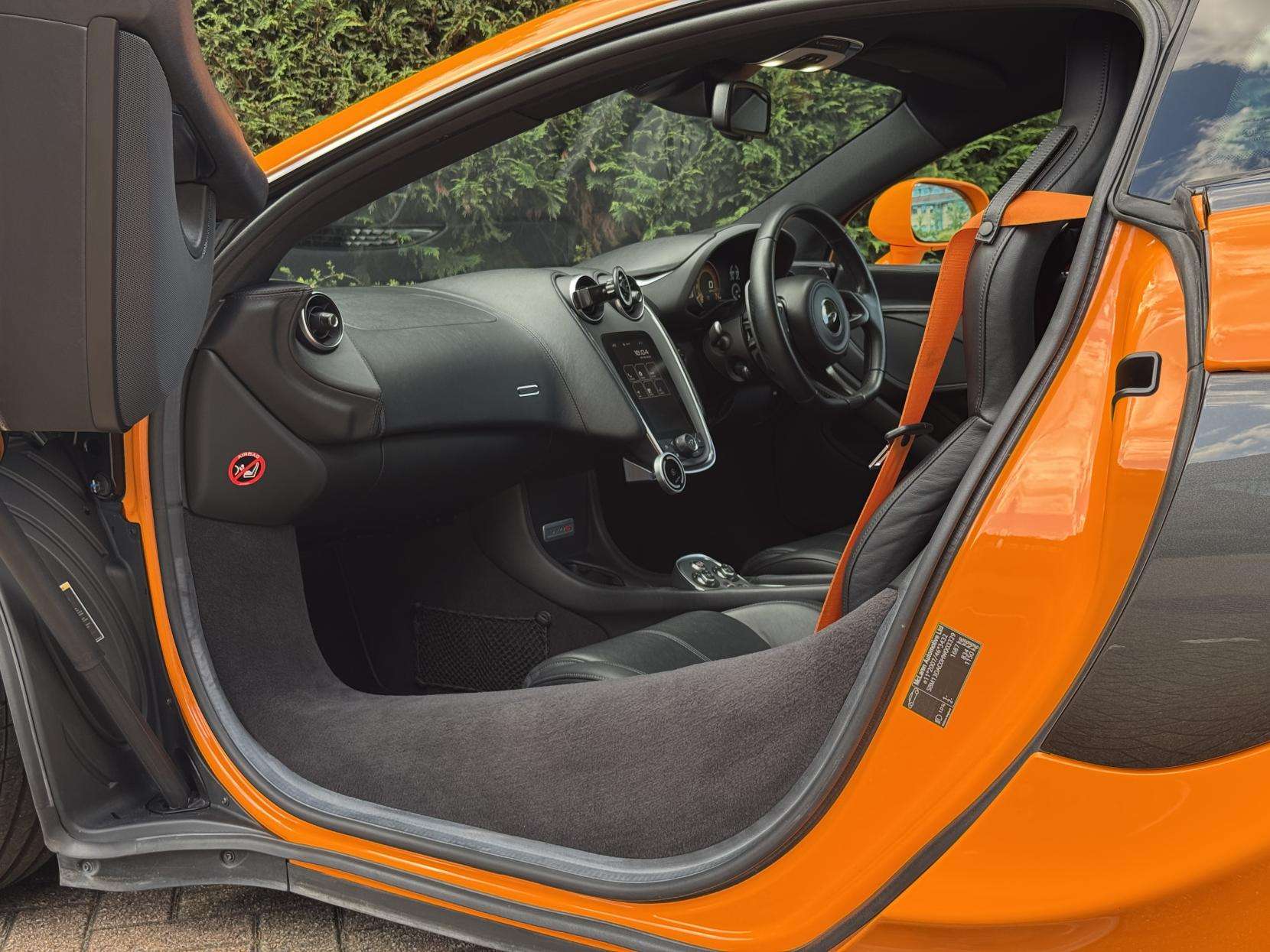 2017 MCLAREN 570S 2017 MCLAREN 570S
