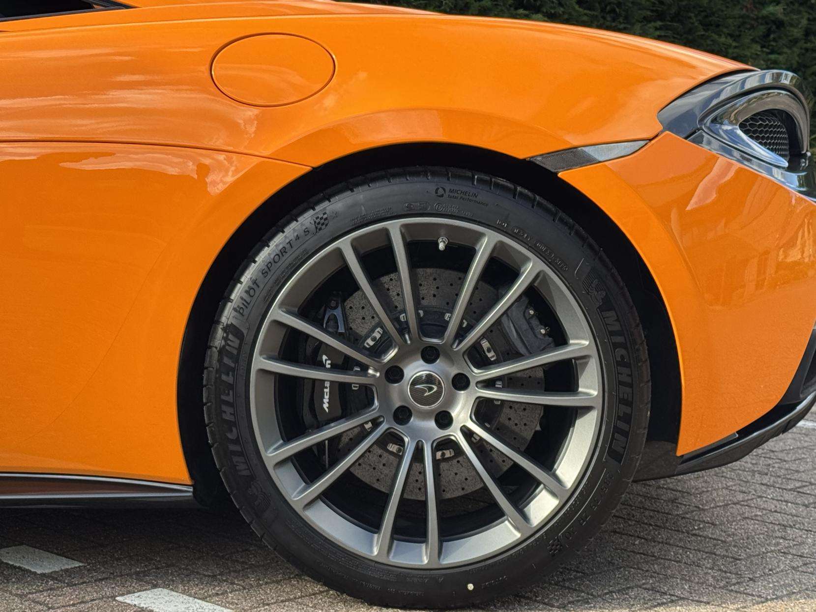 2017 MCLAREN 570S 2017 MCLAREN 570S