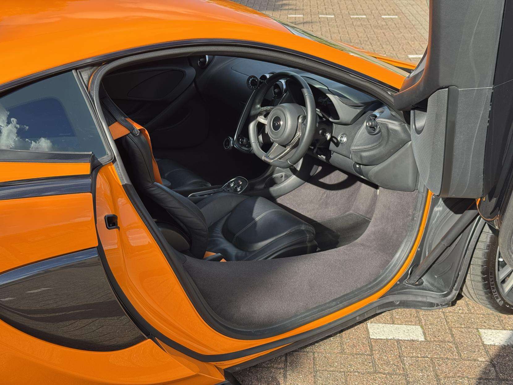 2017 MCLAREN 570S 2017 MCLAREN 570S