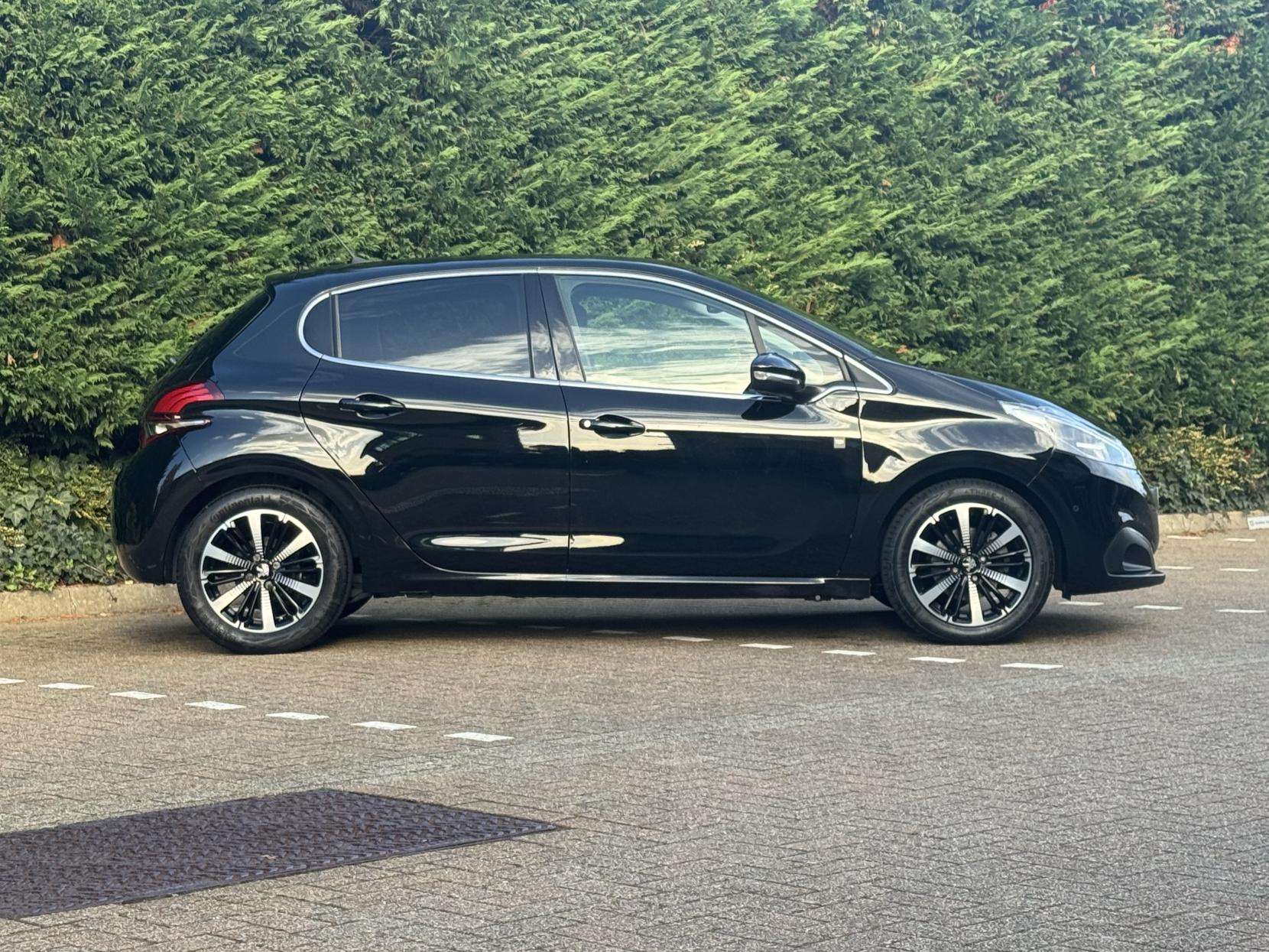 2019 PEUGEOT 208 2019 PEUGEOT 208