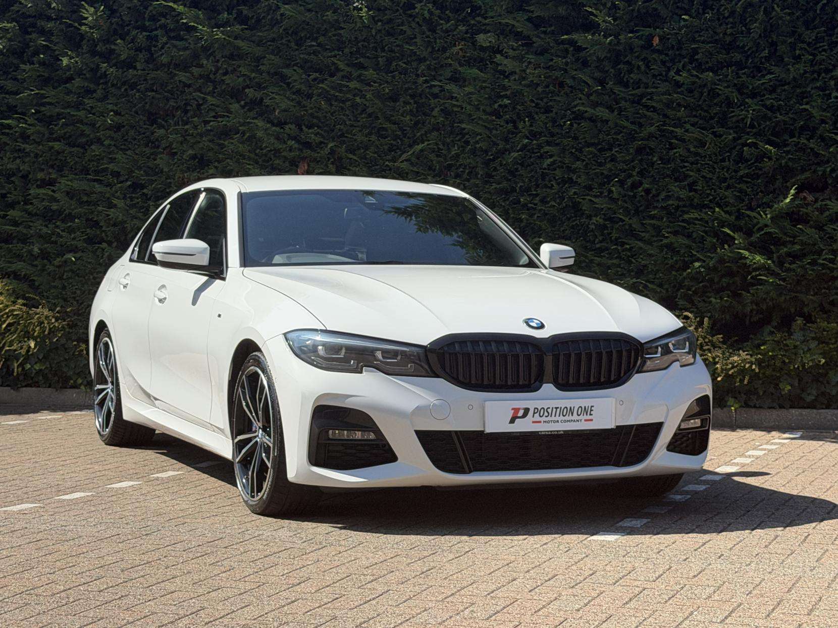 A 2021 BMW 3 SERIES 2.0 320i M Sport Saloon 4dr Petrol Auto xDrive Euro 6 (s/s) (184 ps) A 2021 BMW 3 SERIES 2.0 320i M Sport Saloon 4dr Petrol Auto xDrive Euro 6 (s/s) (184 ps)