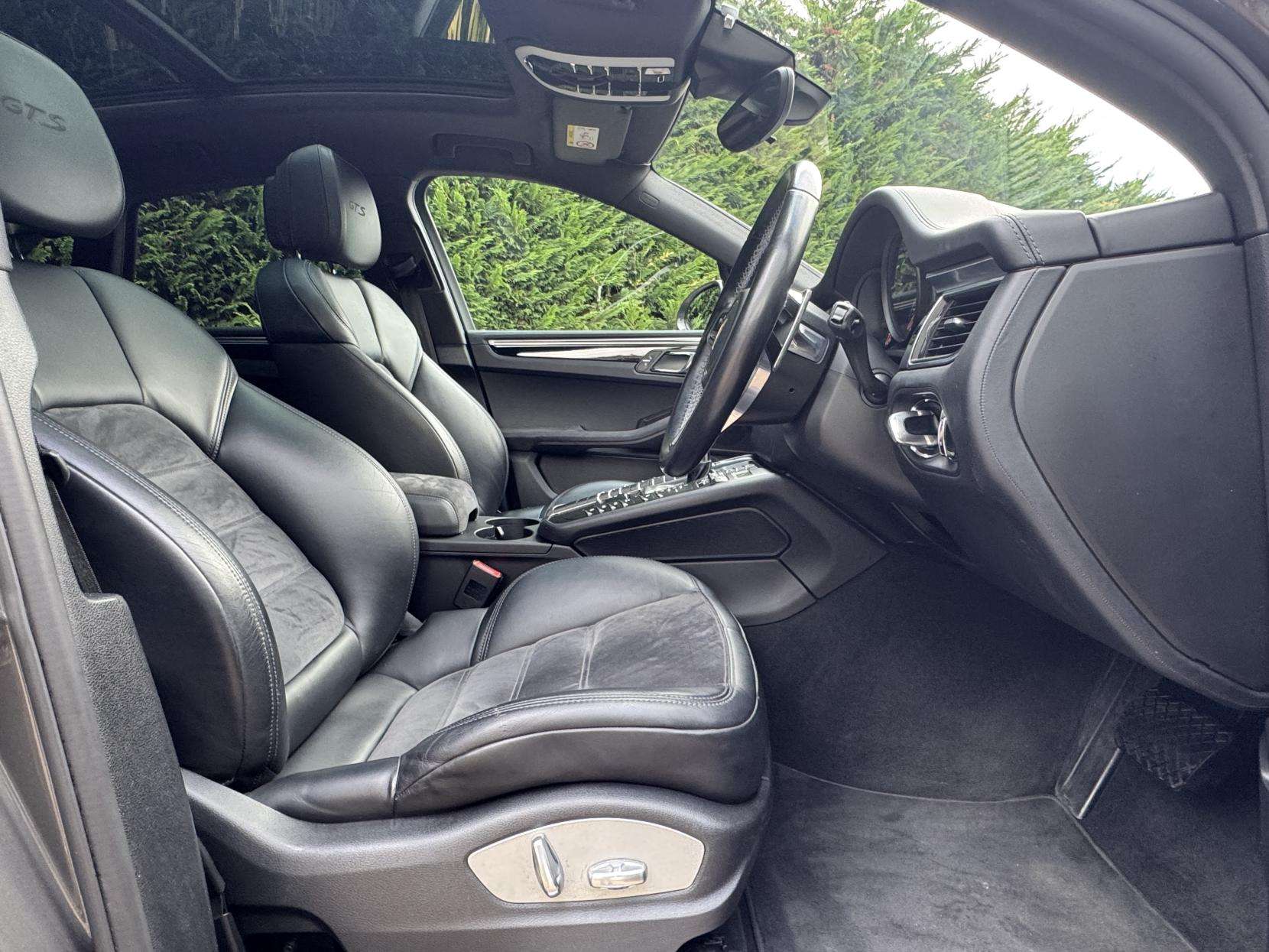 2018 PORSCHE MACAN 2018 PORSCHE MACAN