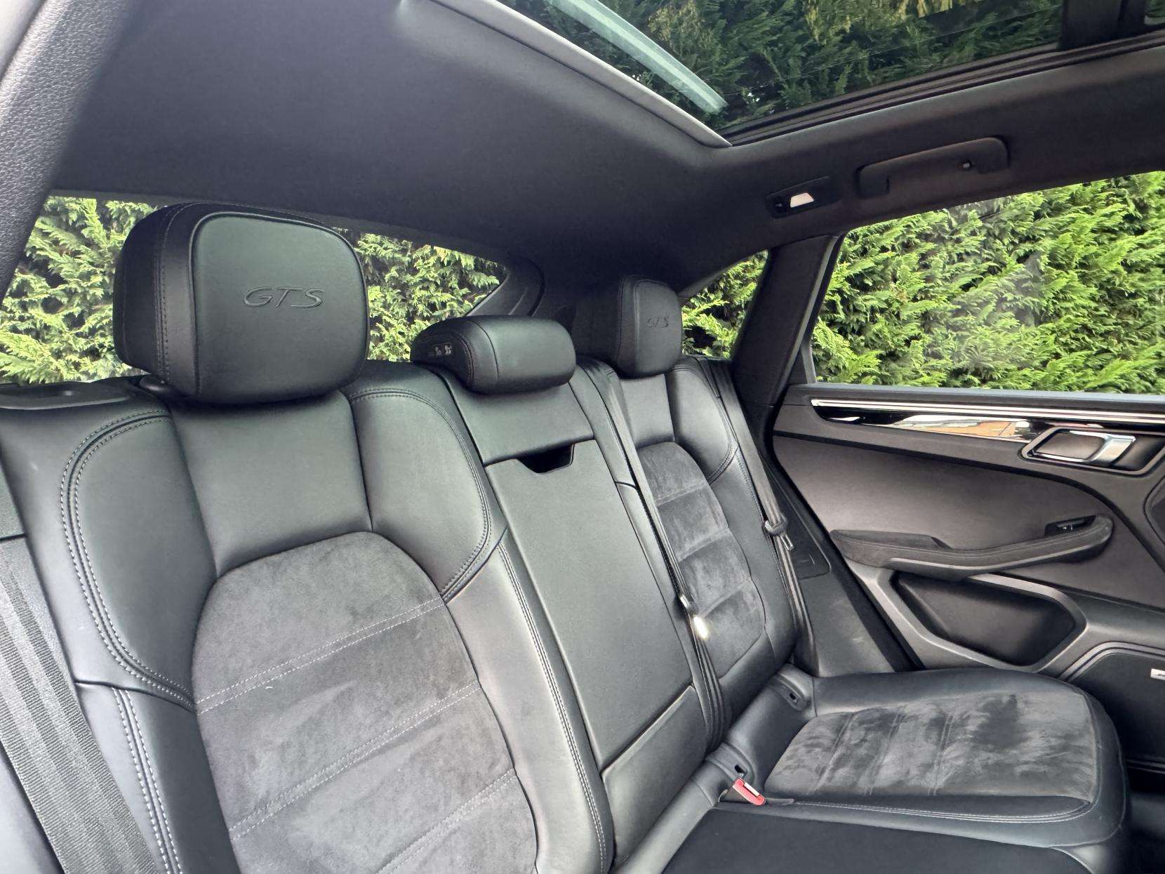 2018 PORSCHE MACAN 2018 PORSCHE MACAN