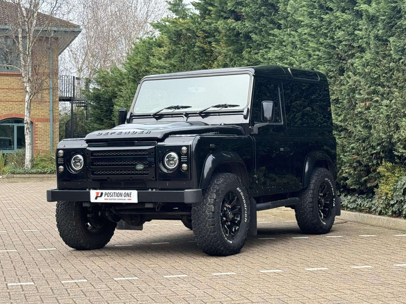 A 2009 LAND ROVER DEFENDER 90 2.4 TDCi County Station Wagon 3dr Diesel Manual 4WD SWB Euro 4 (122 bhp) A 2009 LAND ROVER DEFENDER 90 2.4 TDCi County Station Wagon 3dr Diesel Manual 4WD SWB Euro 4 (122 bhp)