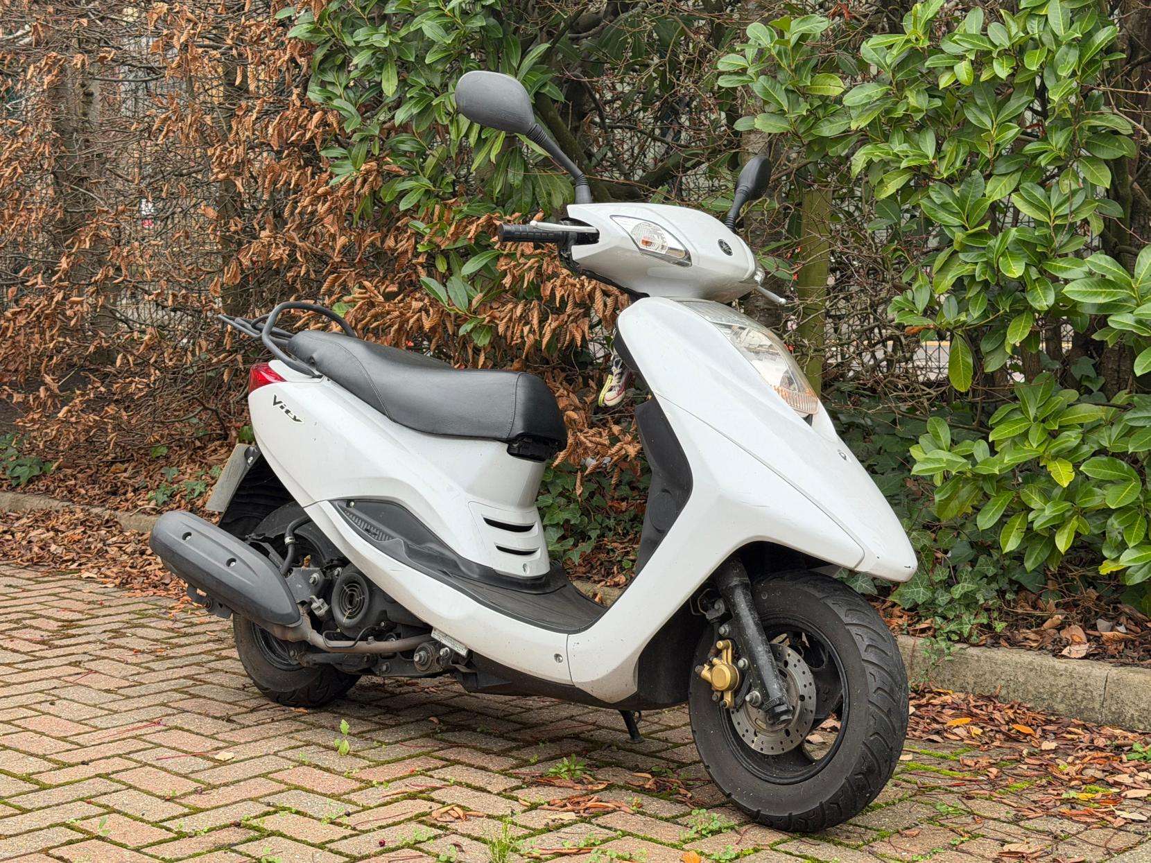 A 2012 YAMAHA VITY 125 125 Scooter Petrol Automatic (8 ps) A 2012 YAMAHA VITY 125 125 Scooter Petrol Automatic (8 ps)