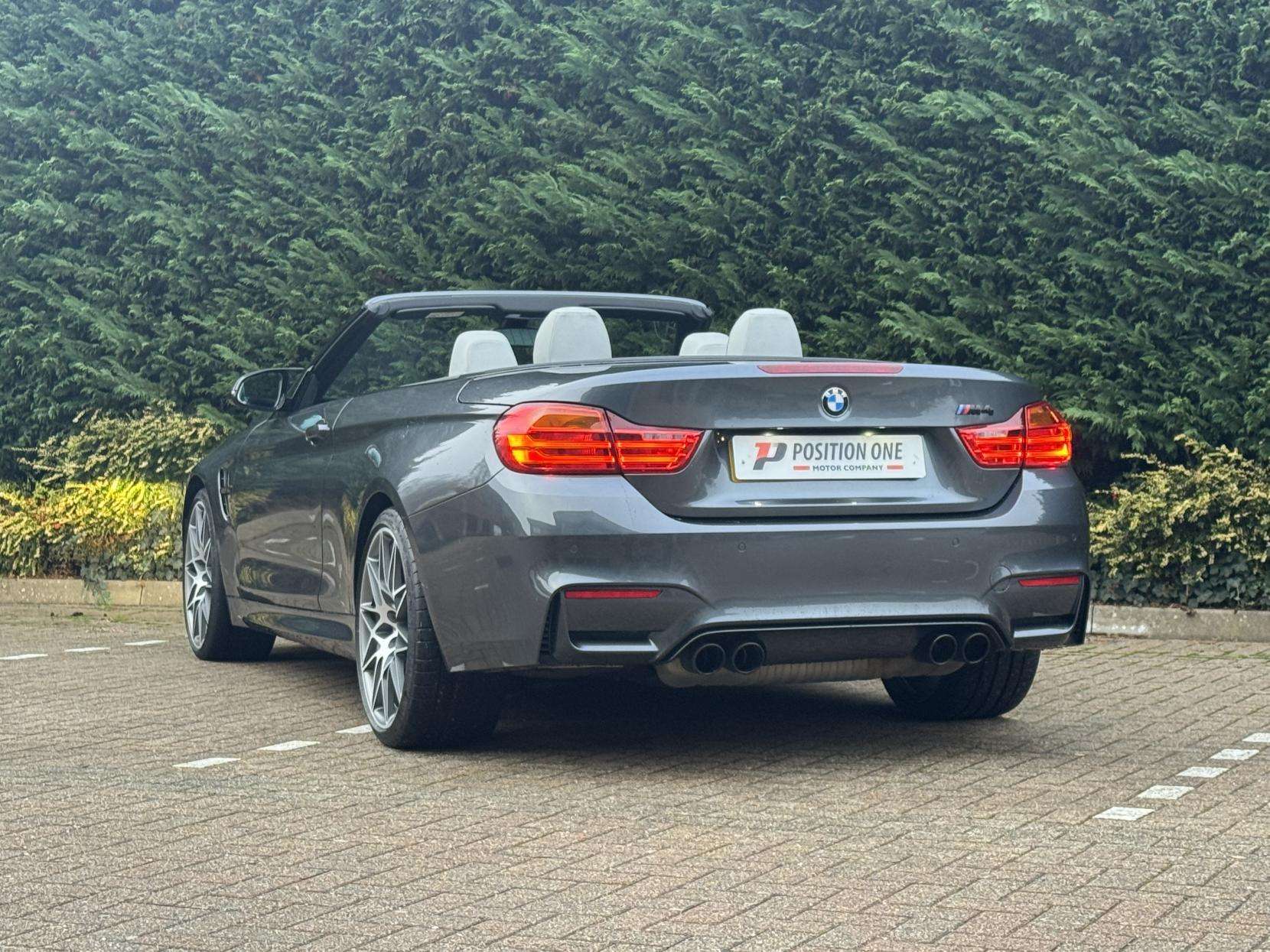 2016 BMW M4 2016 BMW M4