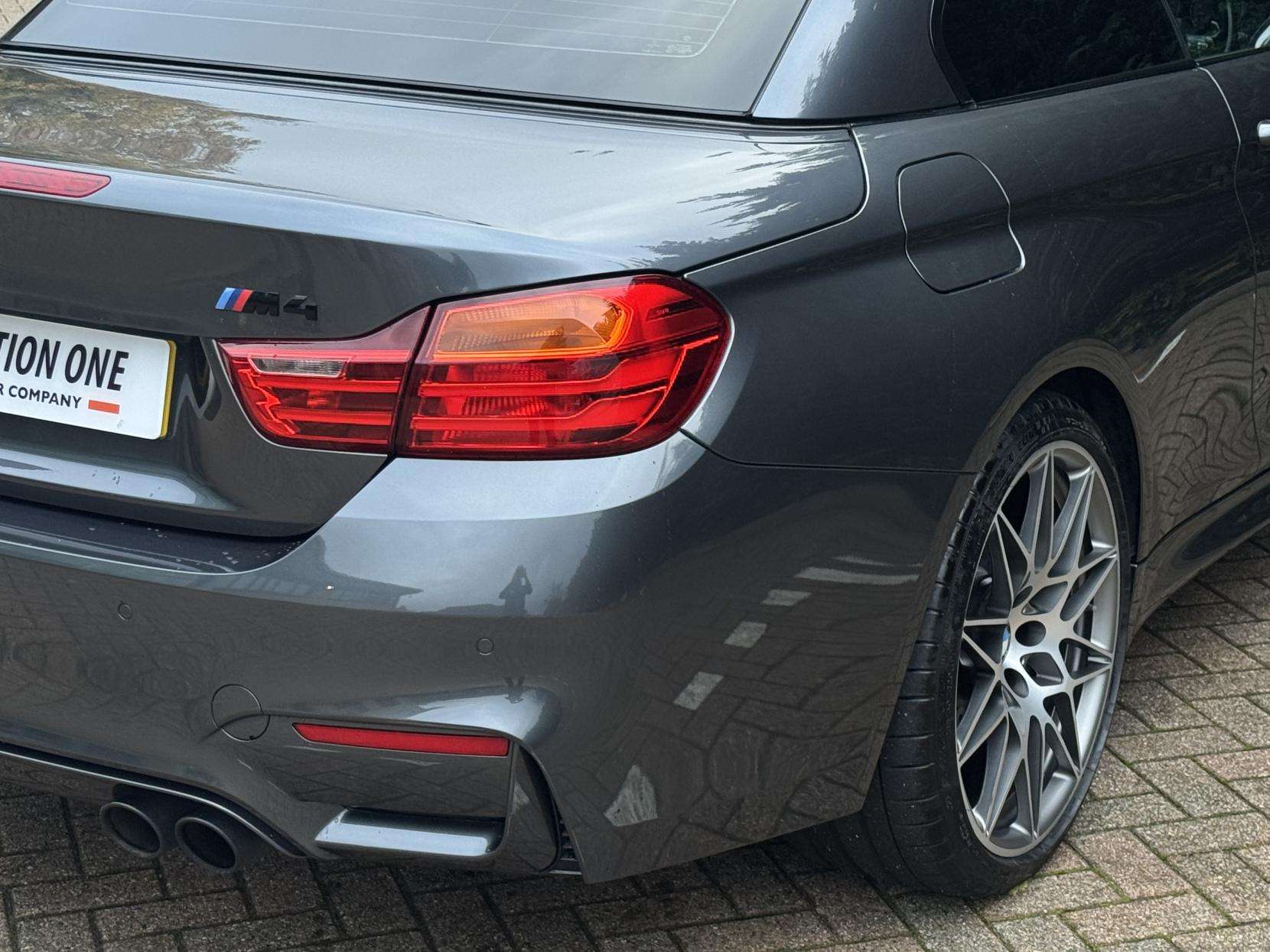 2016 BMW M4 2016 BMW M4