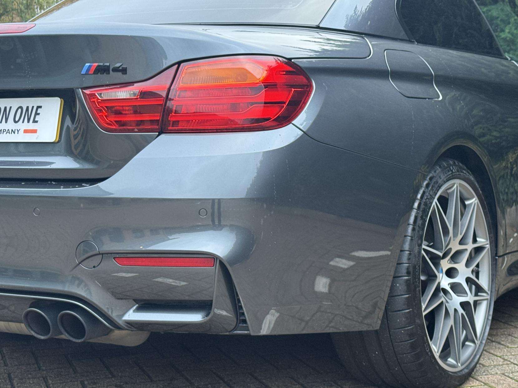 2016 BMW M4 2016 BMW M4