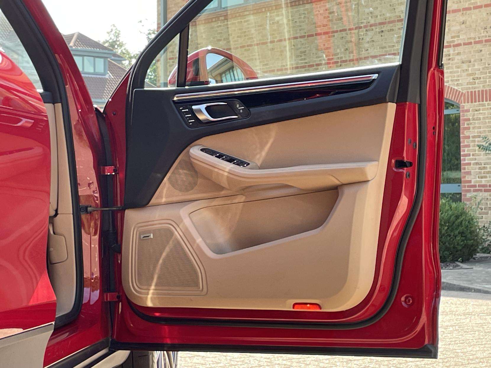 2019 PORSCHE MACAN 2019 PORSCHE MACAN