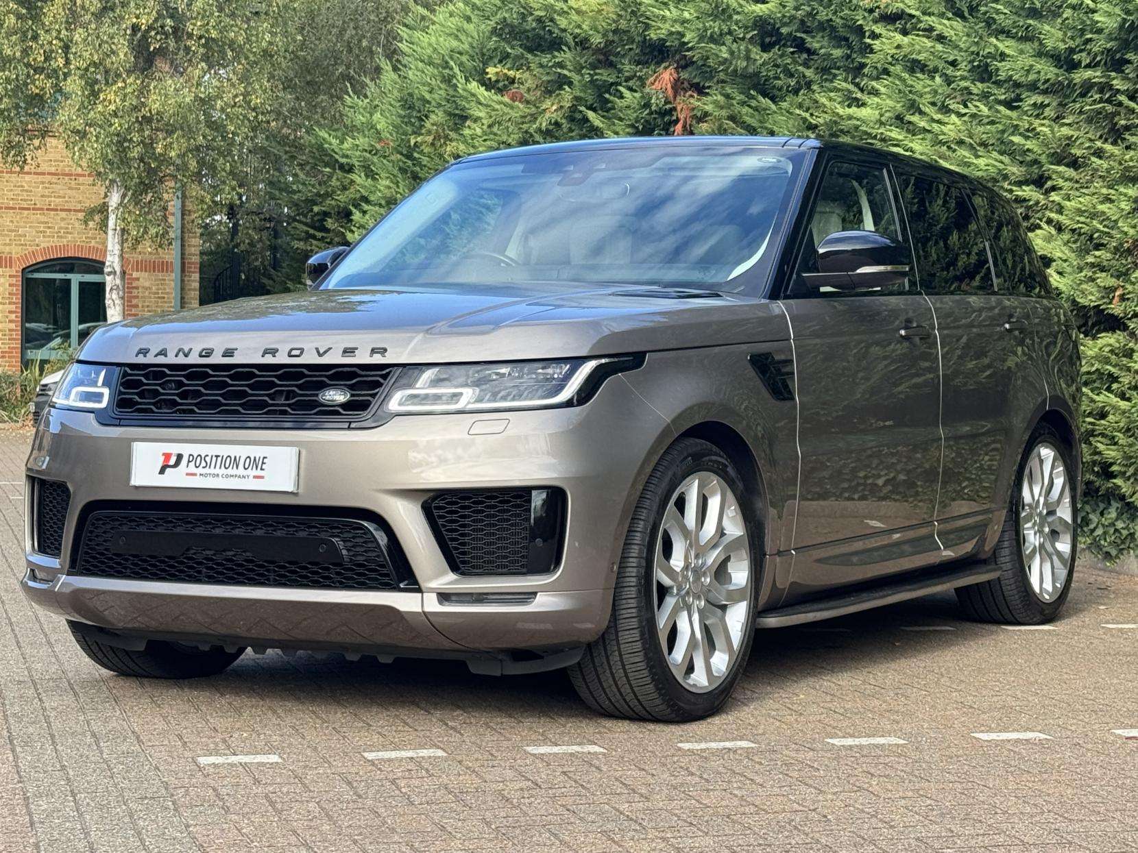 A 2021 LAND ROVER RANGE ROVER SPORT 3.0 D300 MHEV Autobiography Dynamic SUV 5dr Diesel Auto 4WD Euro 6 (s/s) (300 ps) A 2021 LAND ROVER RANGE ROVER SPORT 3.0 D300 MHEV Autobiography Dynamic SUV 5dr Diesel Auto 4WD Euro 6 (s/s) (300 ps)