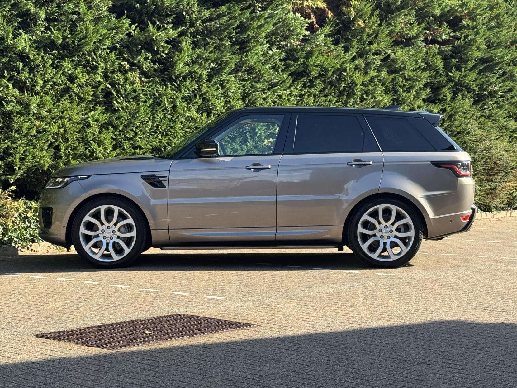 A 2021 LAND ROVER RANGE ROVER SPORT 3.0 D300 MHEV Autobiography Dynamic SUV 5dr Diesel Auto 4WD Euro 6 (s/s) (300 ps) A 2021 LAND ROVER RANGE ROVER SPORT 3.0 D300 MHEV Autobiography Dynamic SUV 5dr Diesel Auto 4WD Euro 6 (s/s) (300 ps)