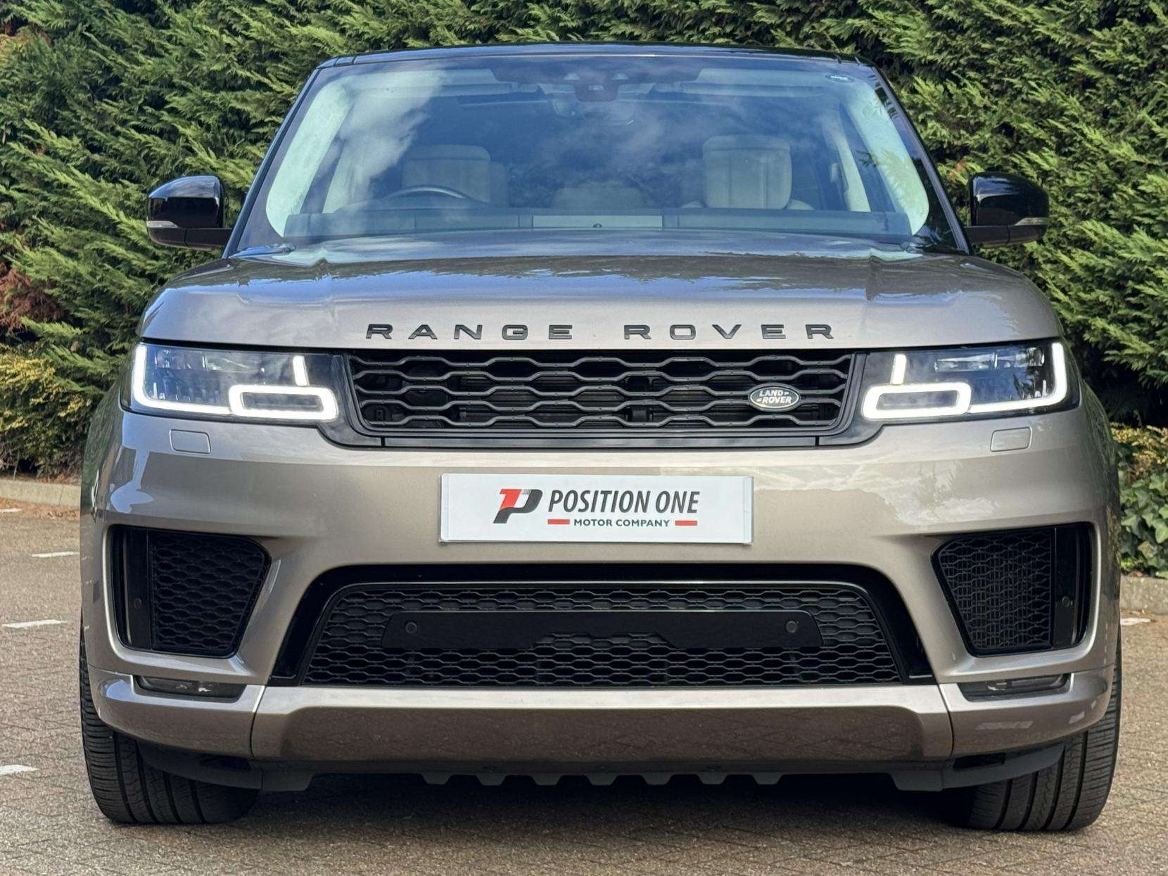 A 2021 LAND ROVER RANGE ROVER SPORT 3.0 D300 MHEV Autobiography Dynamic SUV 5dr Diesel Auto 4WD Euro 6 (s/s) (300 ps) A 2021 LAND ROVER RANGE ROVER SPORT 3.0 D300 MHEV Autobiography Dynamic SUV 5dr Diesel Auto 4WD Euro 6 (s/s) (300 ps)