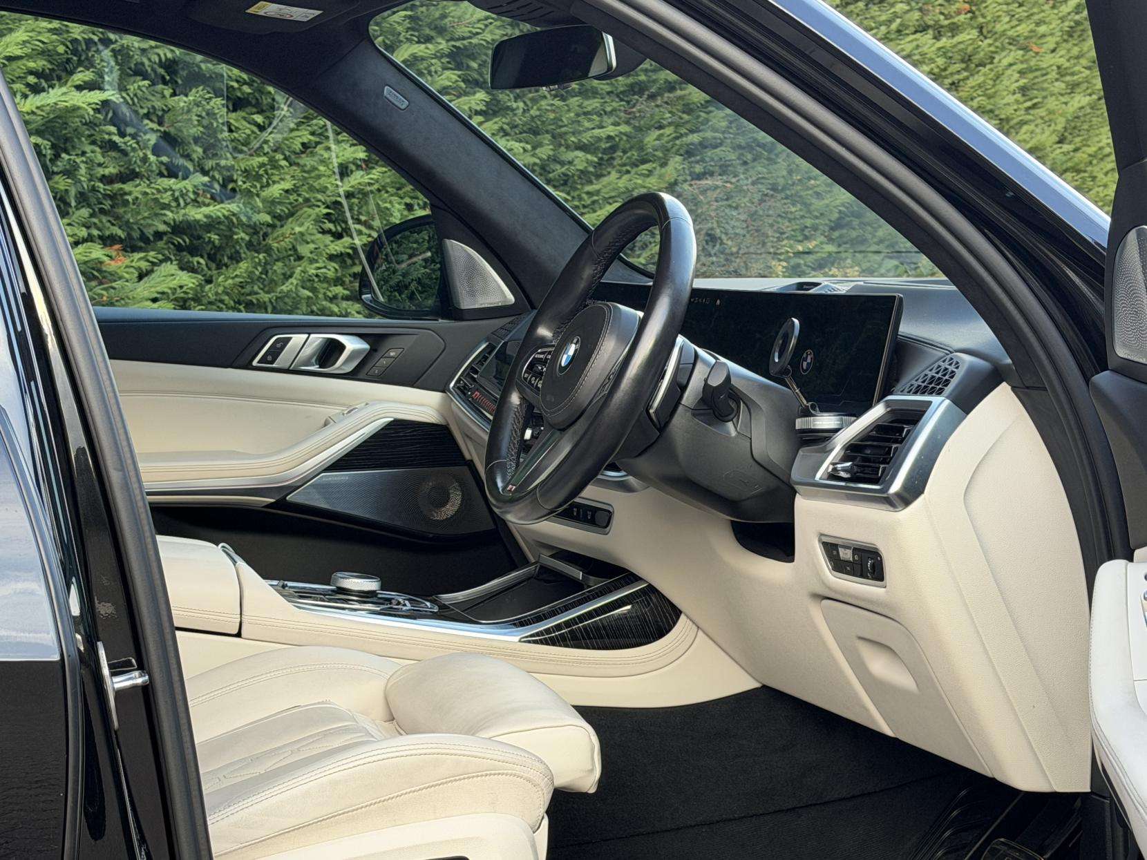 2023 BMW X7 2023 BMW X7