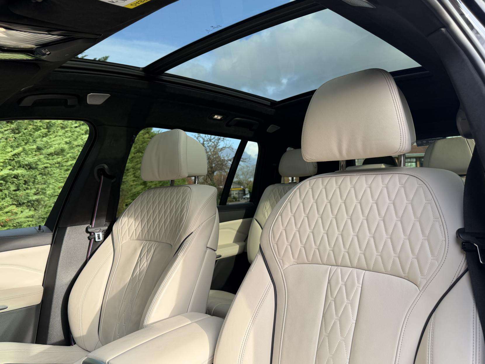 2023 BMW X7 2023 BMW X7