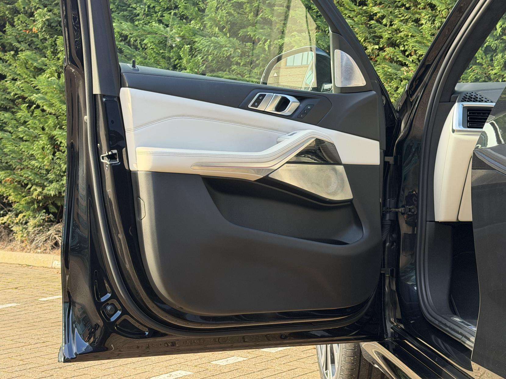 2023 BMW X7 2023 BMW X7