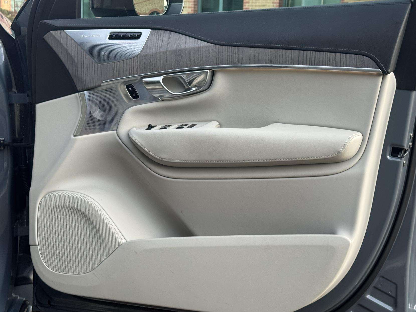 2023 VOLVO XC90 2023 VOLVO XC90