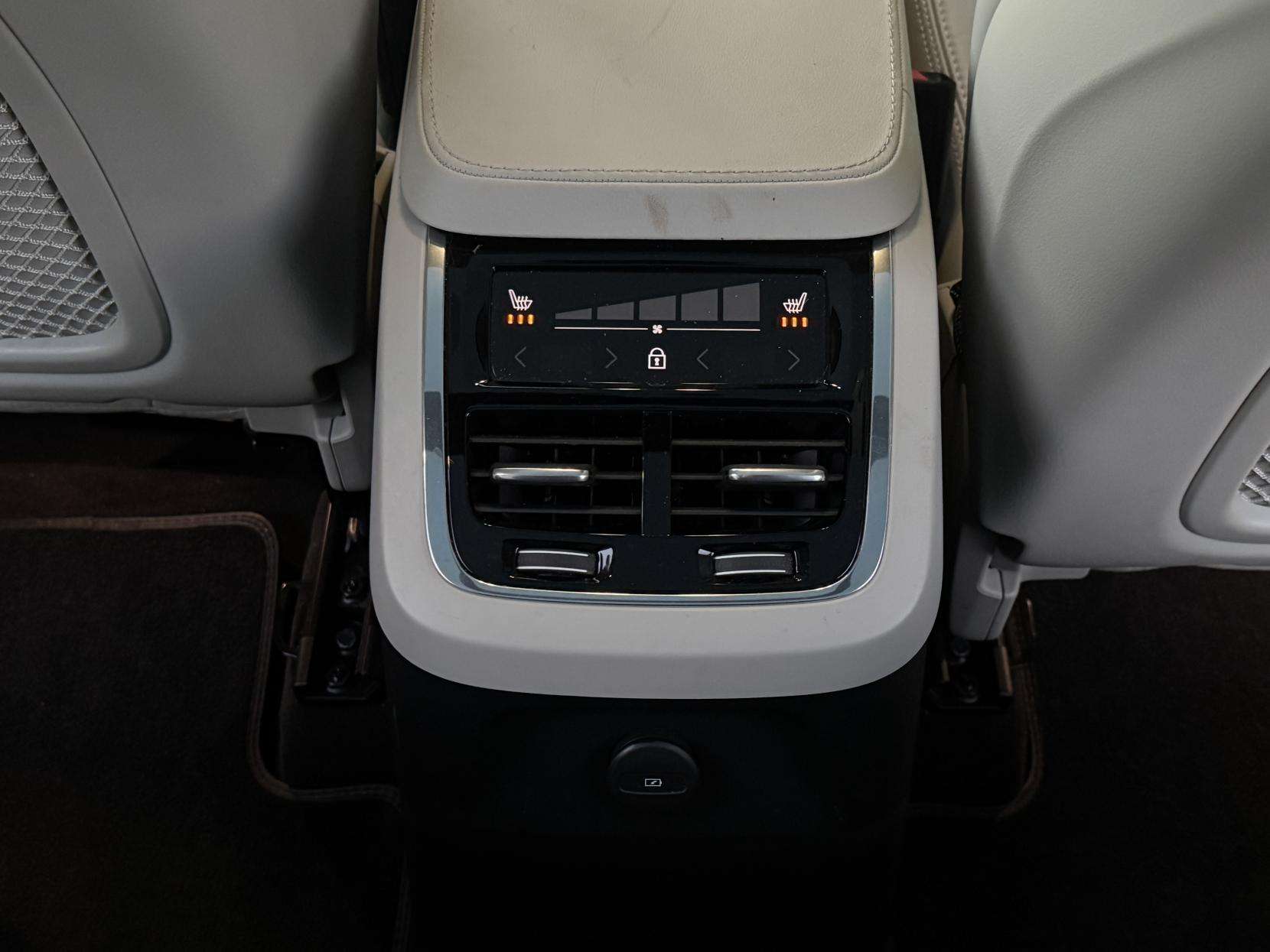 2023 VOLVO XC90 2023 VOLVO XC90