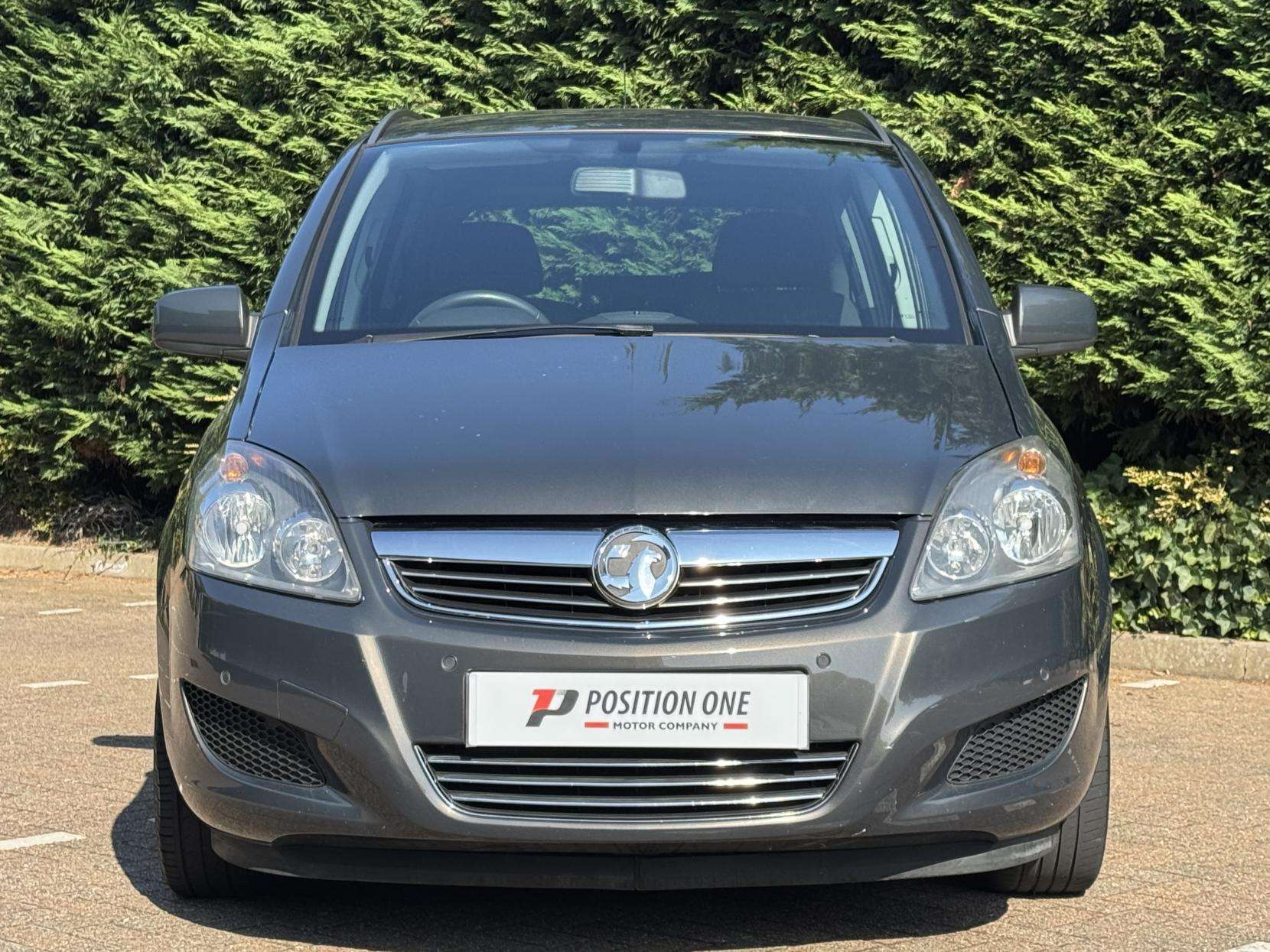 A 2013 VAUXHALL ZAFIRA 1.6 16V Exclusiv MPV 5dr Petrol Manual Euro 5 (115 ps) A 2013 VAUXHALL ZAFIRA 1.6 16V Exclusiv MPV 5dr Petrol Manual Euro 5 (115 ps)