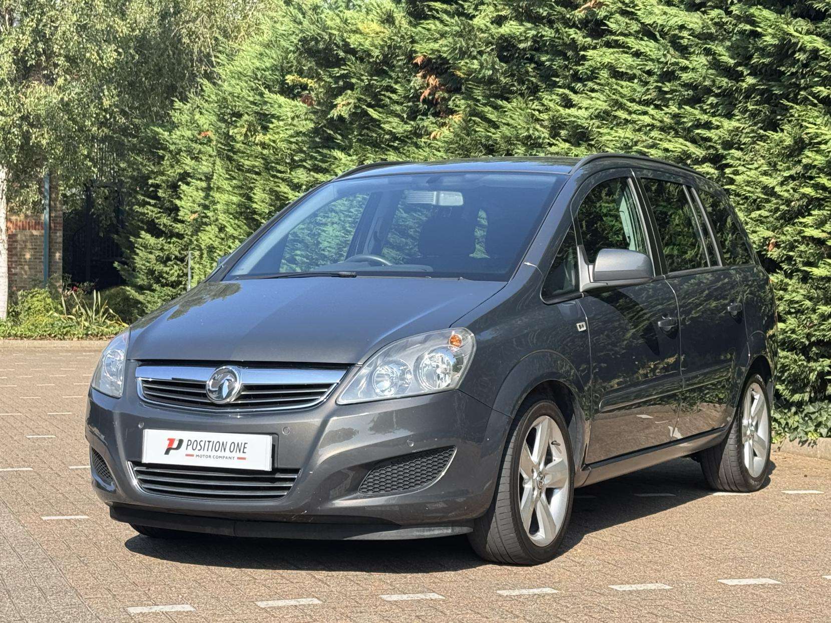 A 2013 VAUXHALL ZAFIRA 1.6 16V Exclusiv MPV 5dr Petrol Manual Euro 5 (115 ps) A 2013 VAUXHALL ZAFIRA 1.6 16V Exclusiv MPV 5dr Petrol Manual Euro 5 (115 ps)