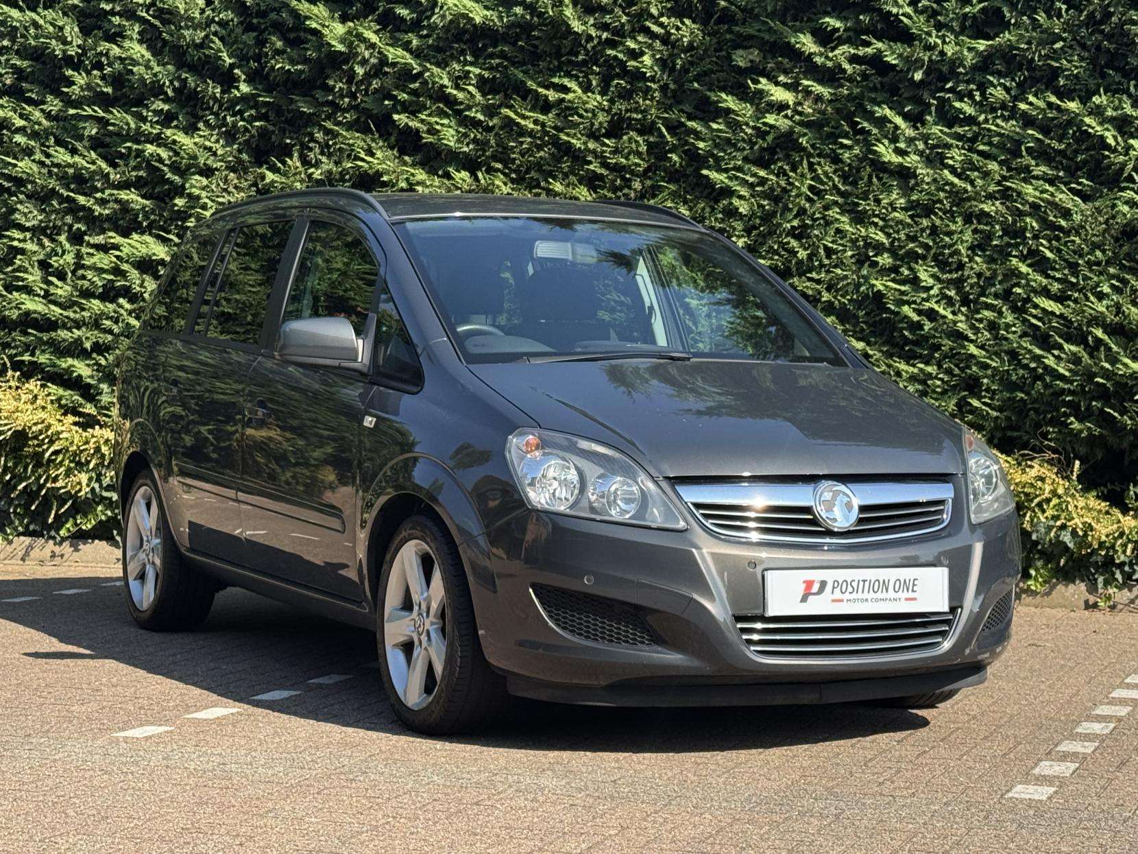 A 2013 VAUXHALL ZAFIRA 1.6 16V Exclusiv MPV 5dr Petrol Manual Euro 5 (115 ps) A 2013 VAUXHALL ZAFIRA 1.6 16V Exclusiv MPV 5dr Petrol Manual Euro 5 (115 ps)