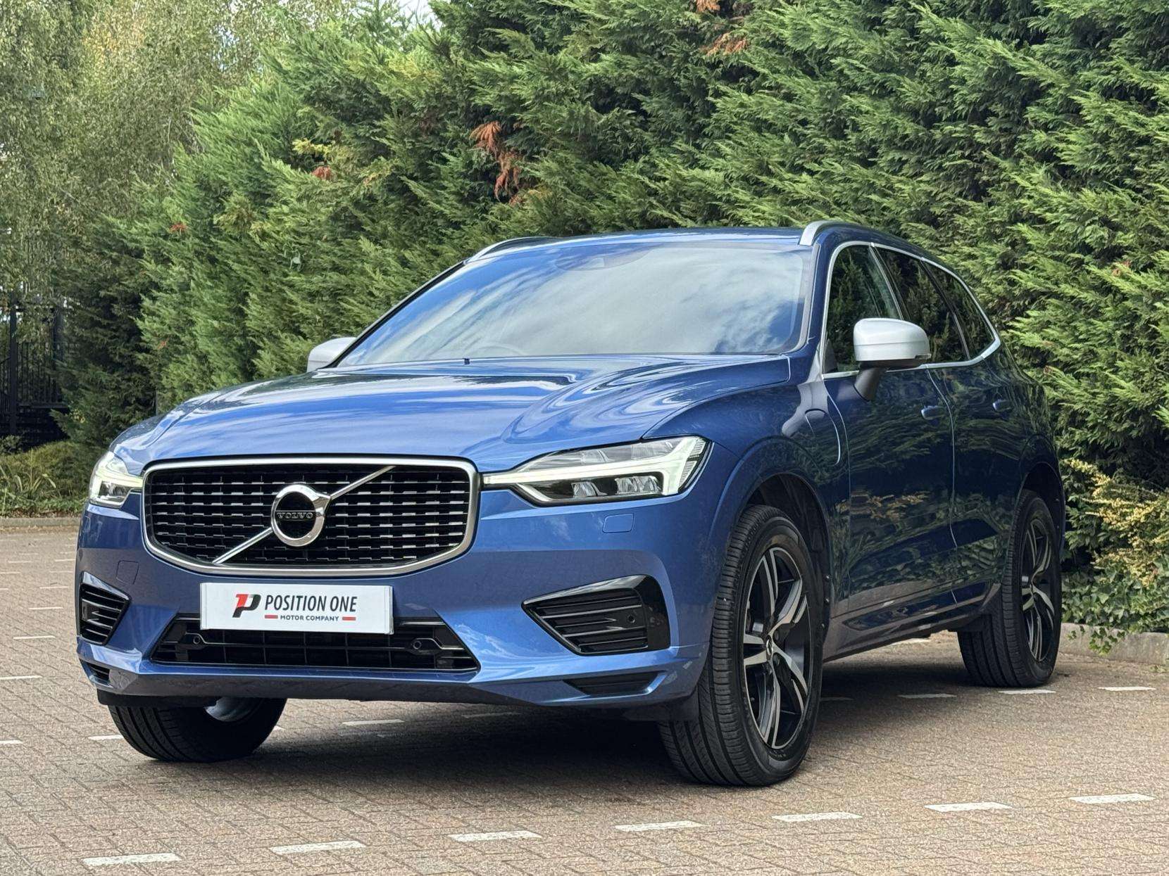 A 2018 VOLVO XC60 2.0h T8 Twin Engine 10.4kWh R-Design SUV 5dr Petrol Plug-in Hybrid Auto AWD Euro 6 (s/s) (390 ps) A 2018 VOLVO XC60 2.0h T8 Twin Engine 10.4kWh R-Design SUV 5dr Petrol Plug-in Hybrid Auto AWD Euro 6 (s/s) (390 ps)