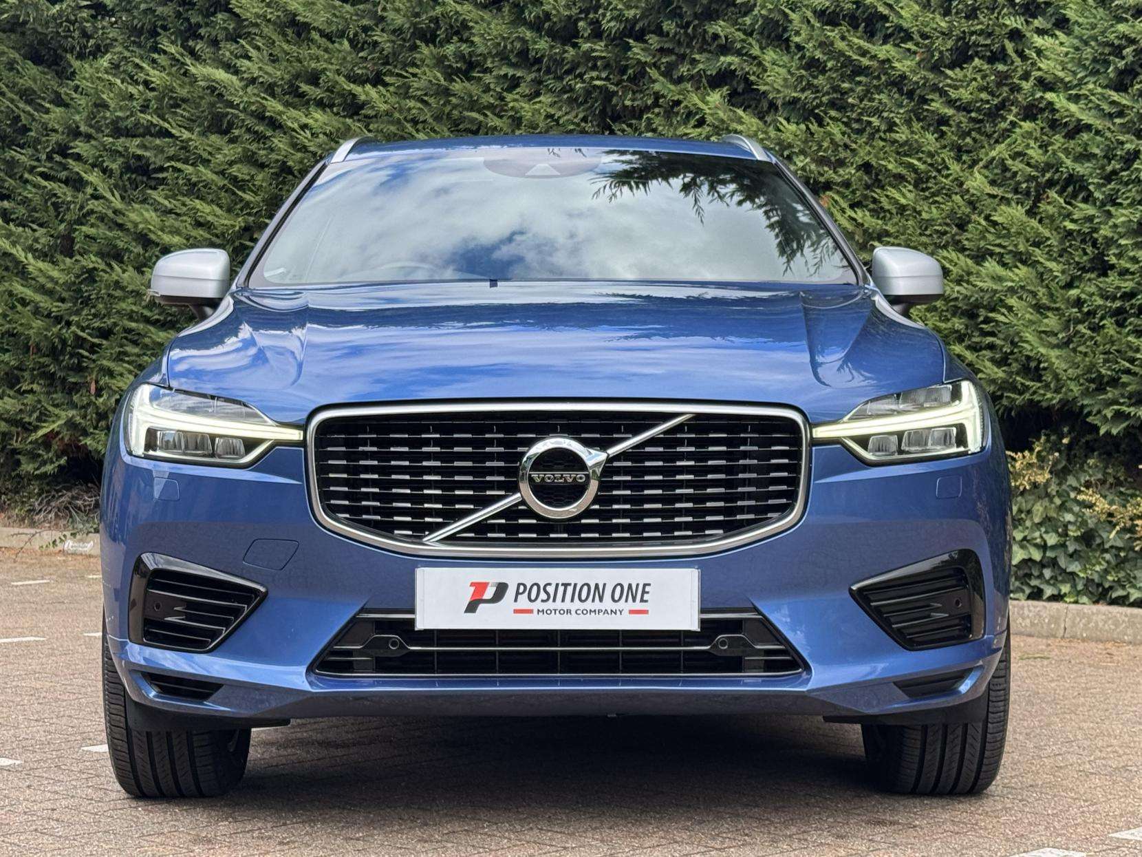 A 2018 VOLVO XC60 2.0h T8 Twin Engine 10.4kWh R-Design SUV 5dr Petrol Plug-in Hybrid Auto AWD Euro 6 (s/s) (390 ps) A 2018 VOLVO XC60 2.0h T8 Twin Engine 10.4kWh R-Design SUV 5dr Petrol Plug-in Hybrid Auto AWD Euro 6 (s/s) (390 ps)