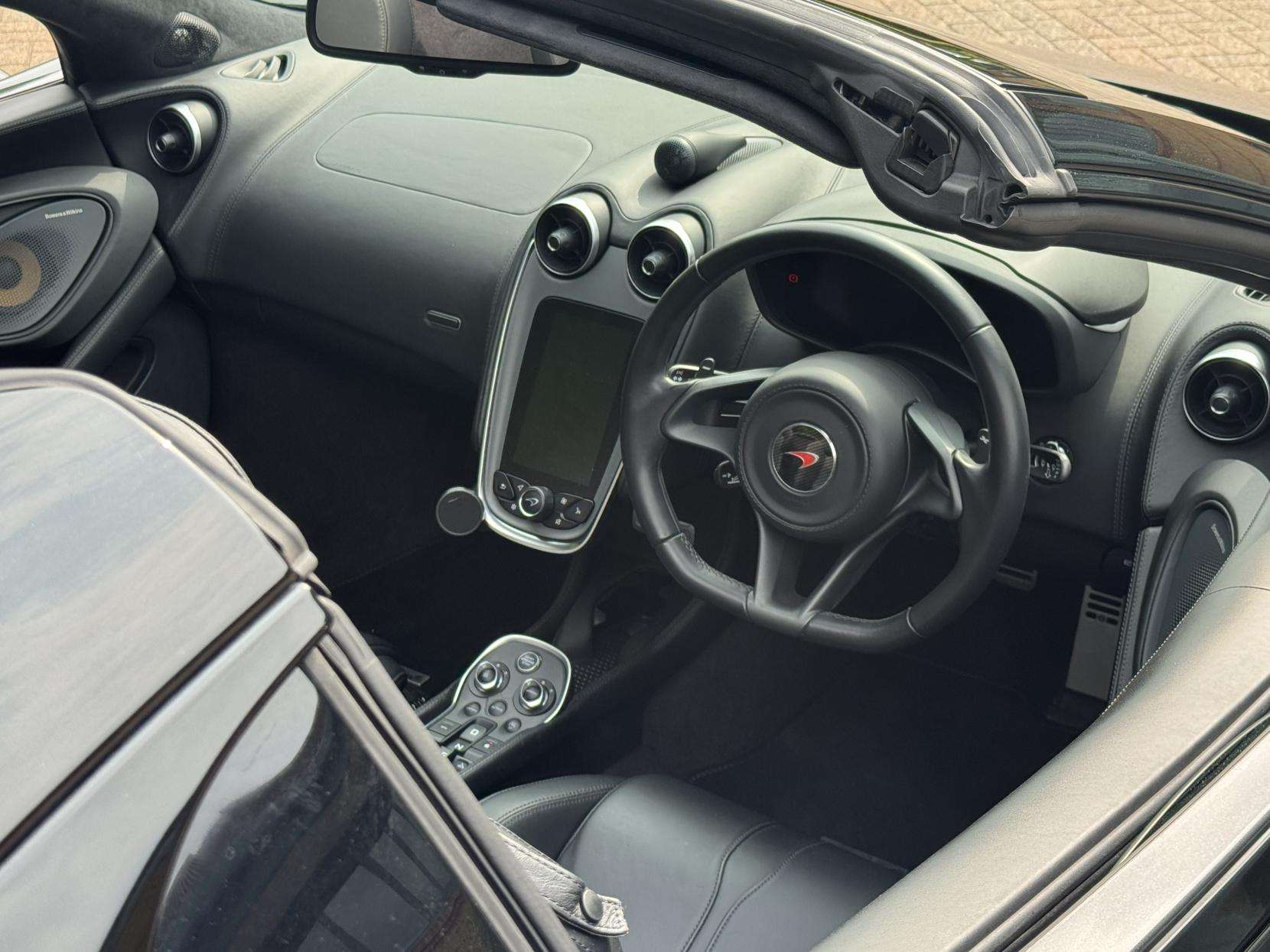 2018 MCLAREN 570S 2018 MCLAREN 570S