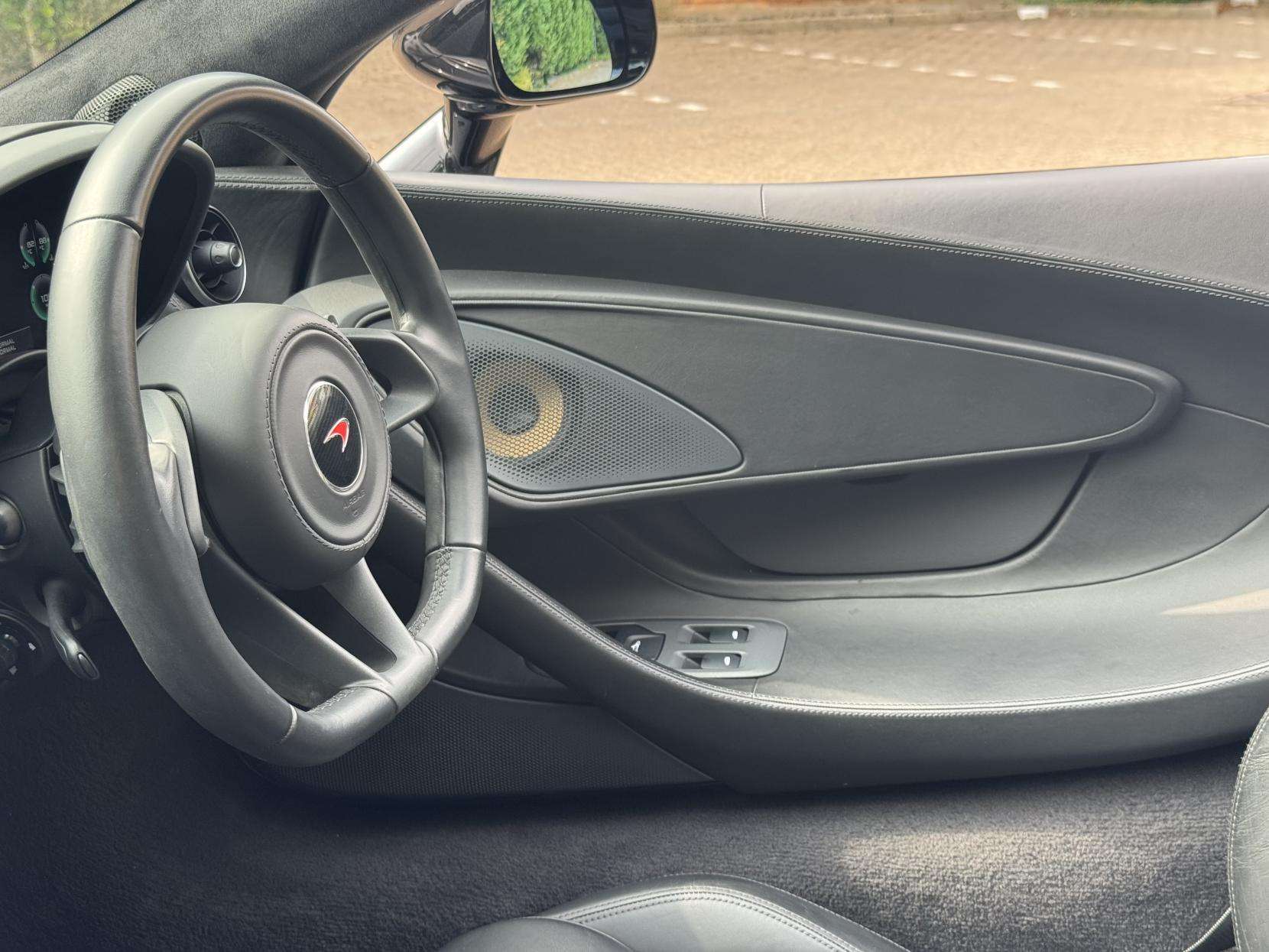2018 MCLAREN 570S 2018 MCLAREN 570S