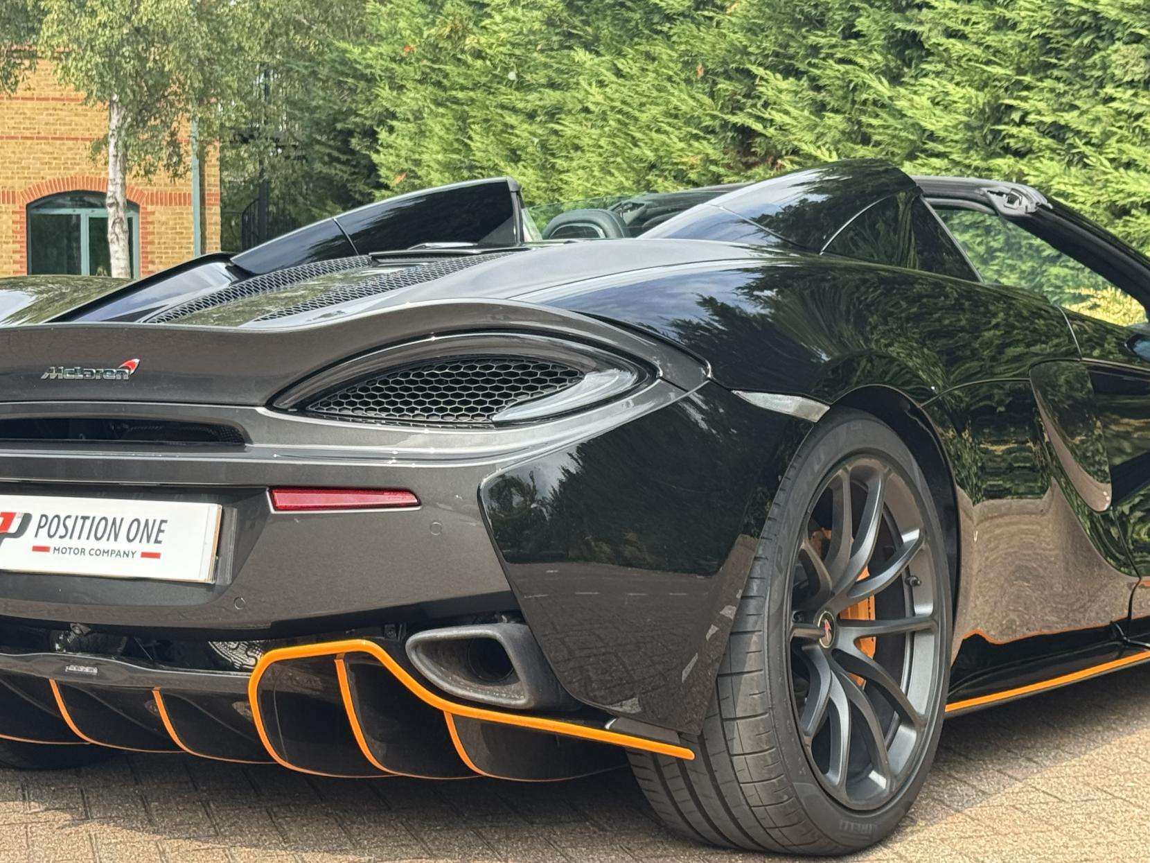 2018 MCLAREN 570S 2018 MCLAREN 570S