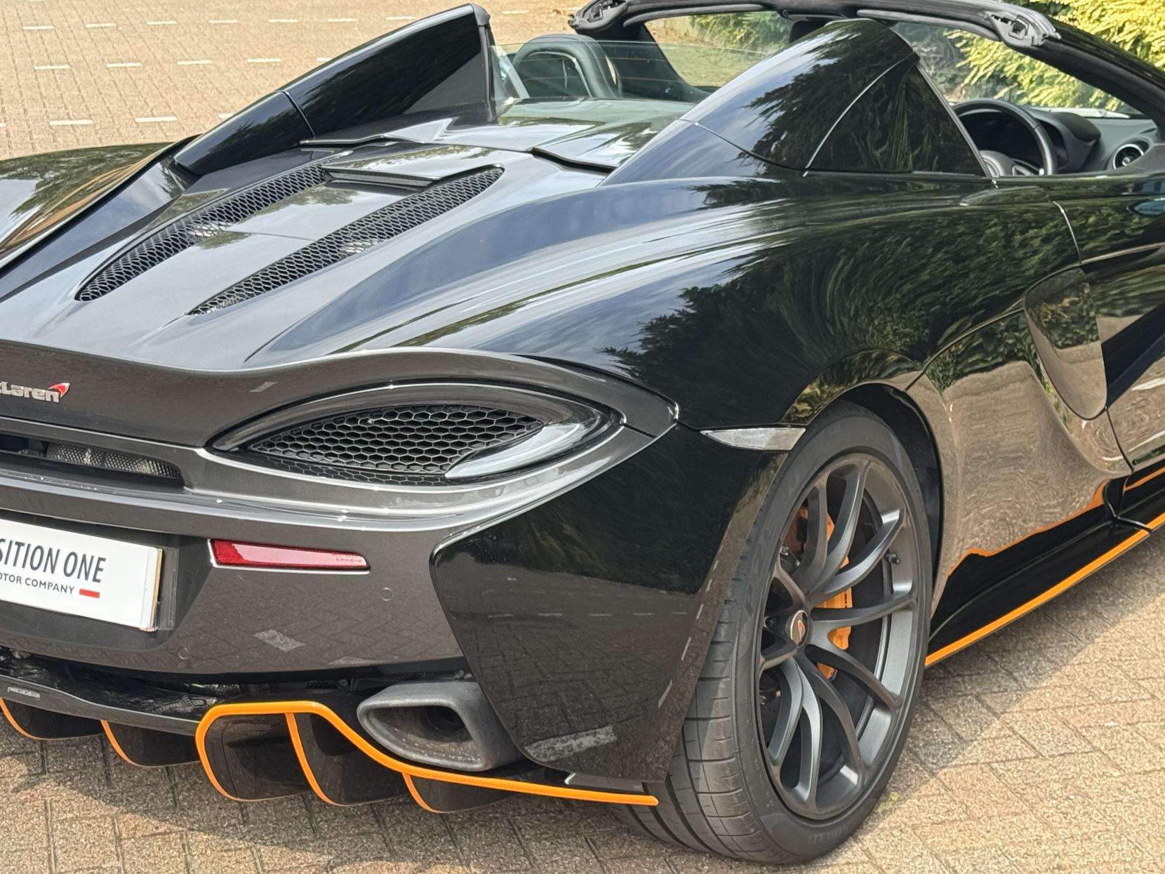 2018 MCLAREN 570S 2018 MCLAREN 570S