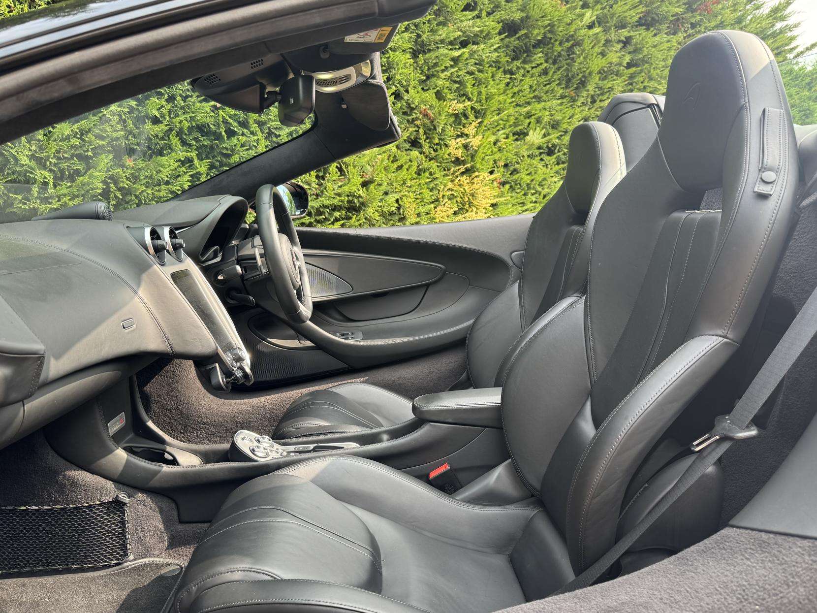 2018 MCLAREN 570S 2018 MCLAREN 570S