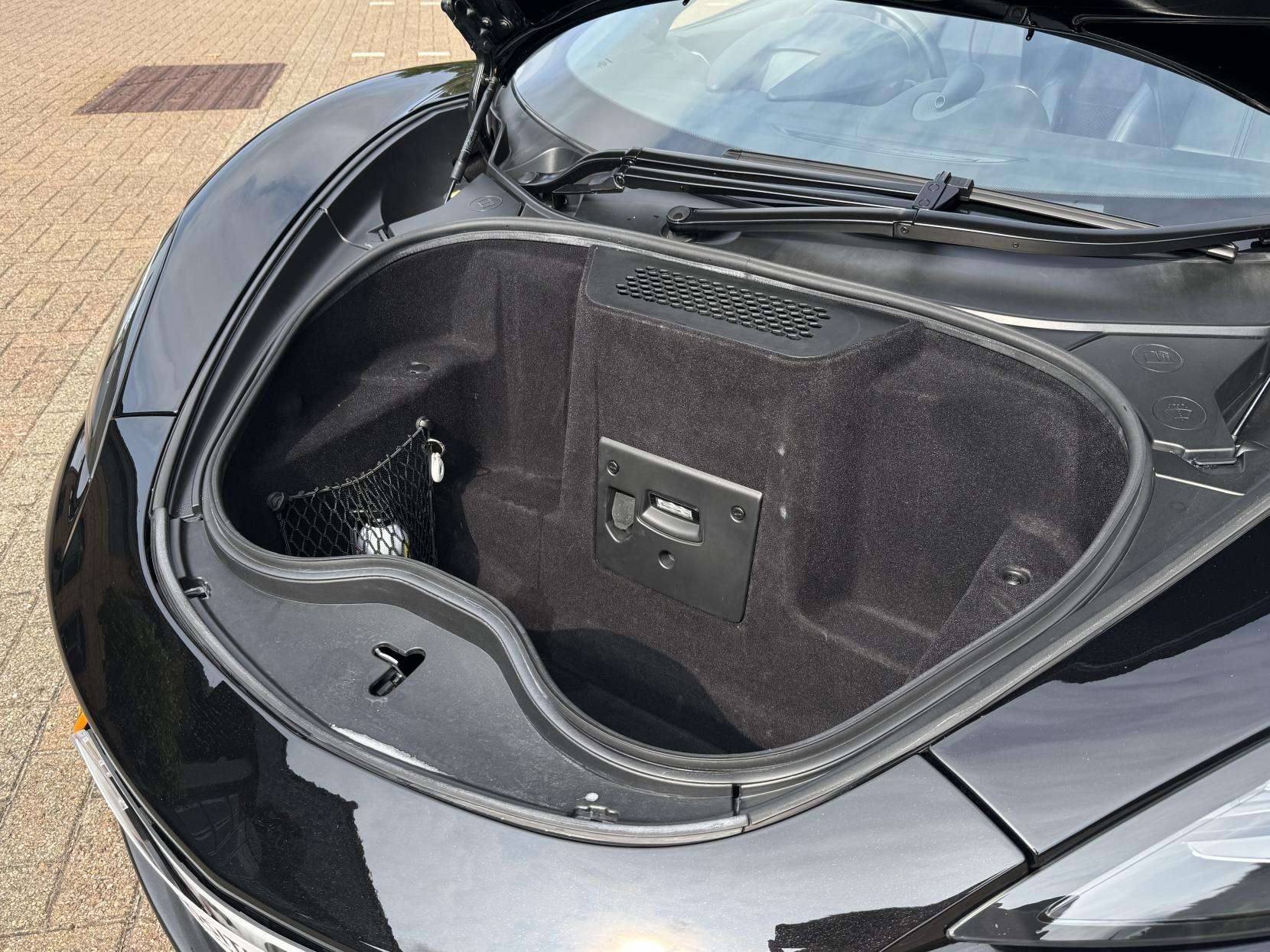2018 MCLAREN 570S 2018 MCLAREN 570S