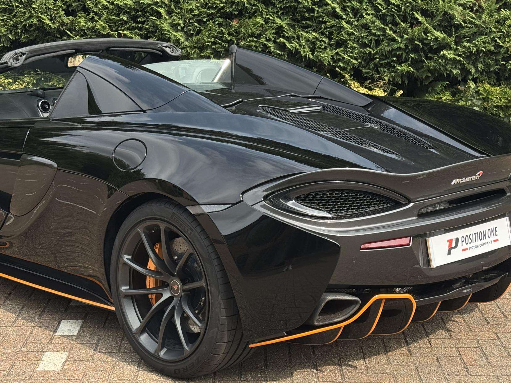 2018 MCLAREN 570S 2018 MCLAREN 570S
