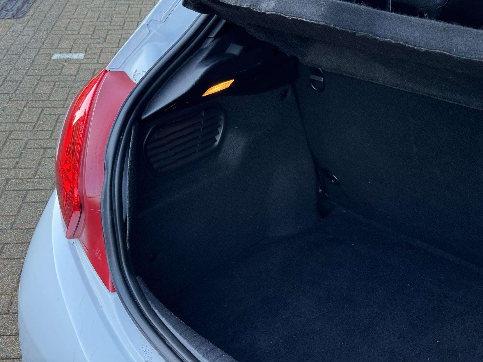 2015 PEUGEOT 208 2015 PEUGEOT 208