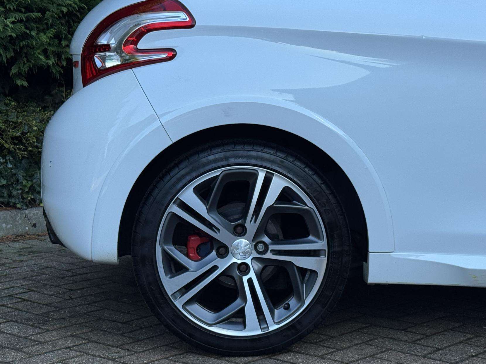 2015 PEUGEOT 208 2015 PEUGEOT 208