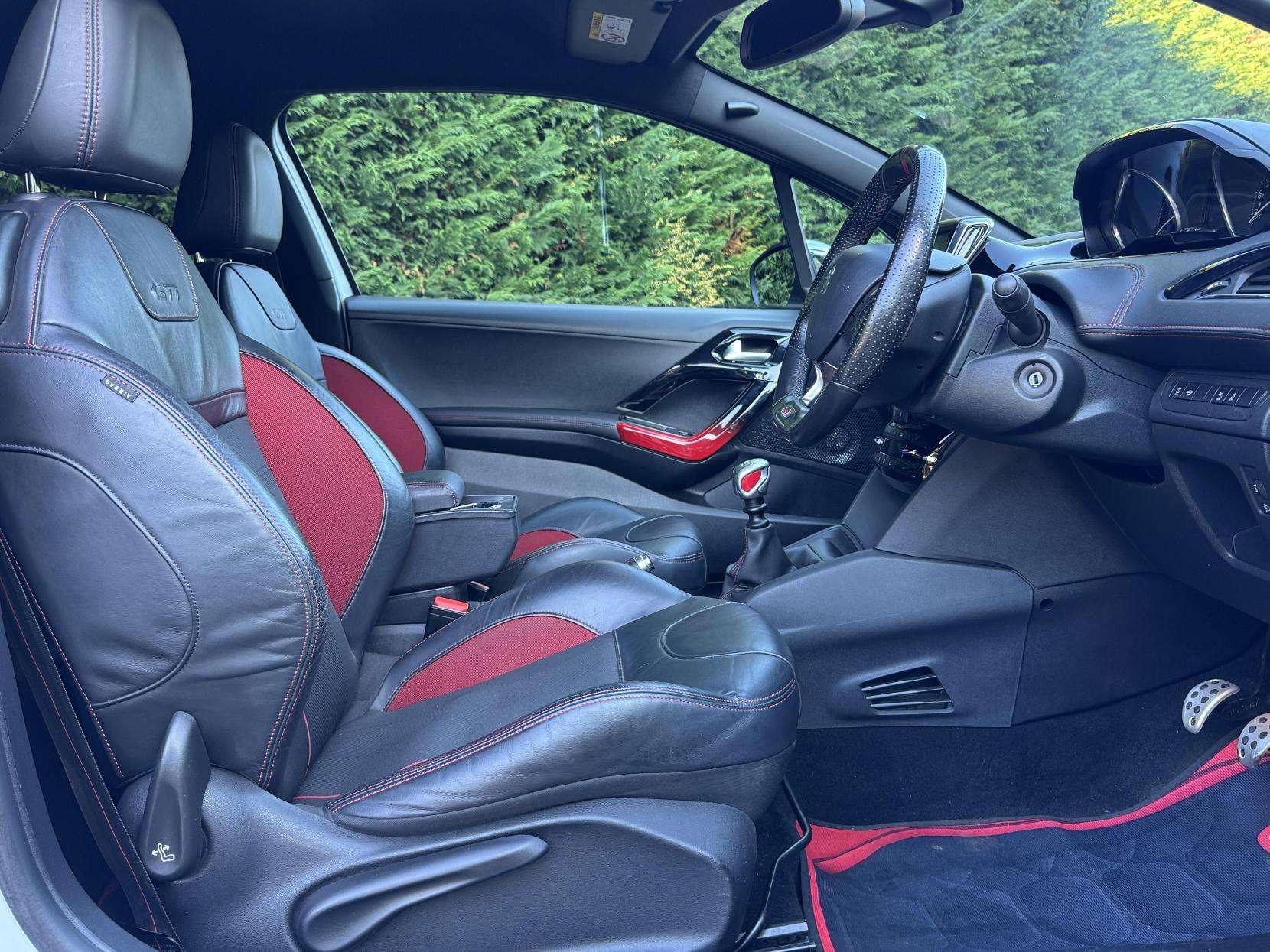 2015 PEUGEOT 208 2015 PEUGEOT 208