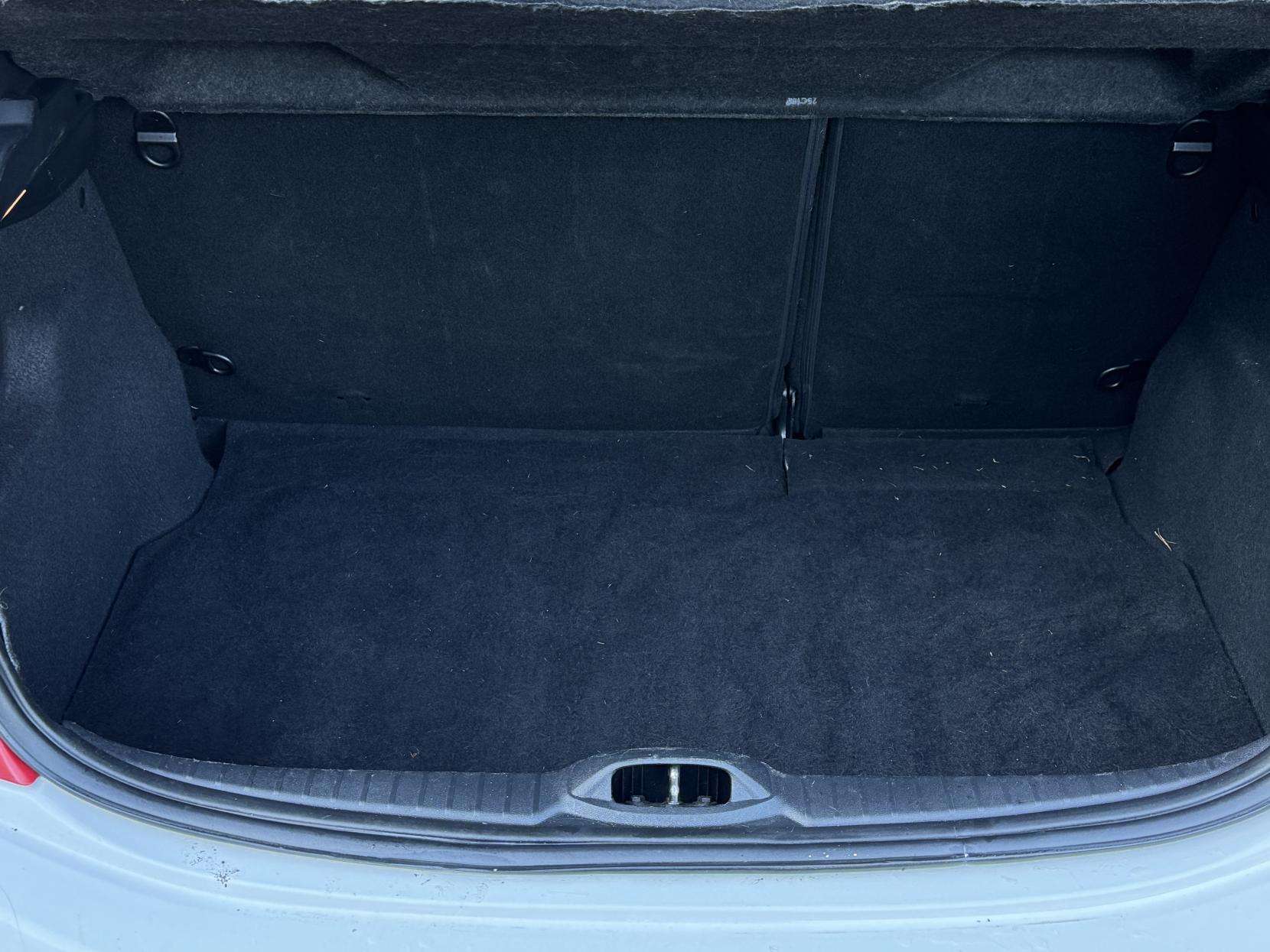 2015 PEUGEOT 208 2015 PEUGEOT 208