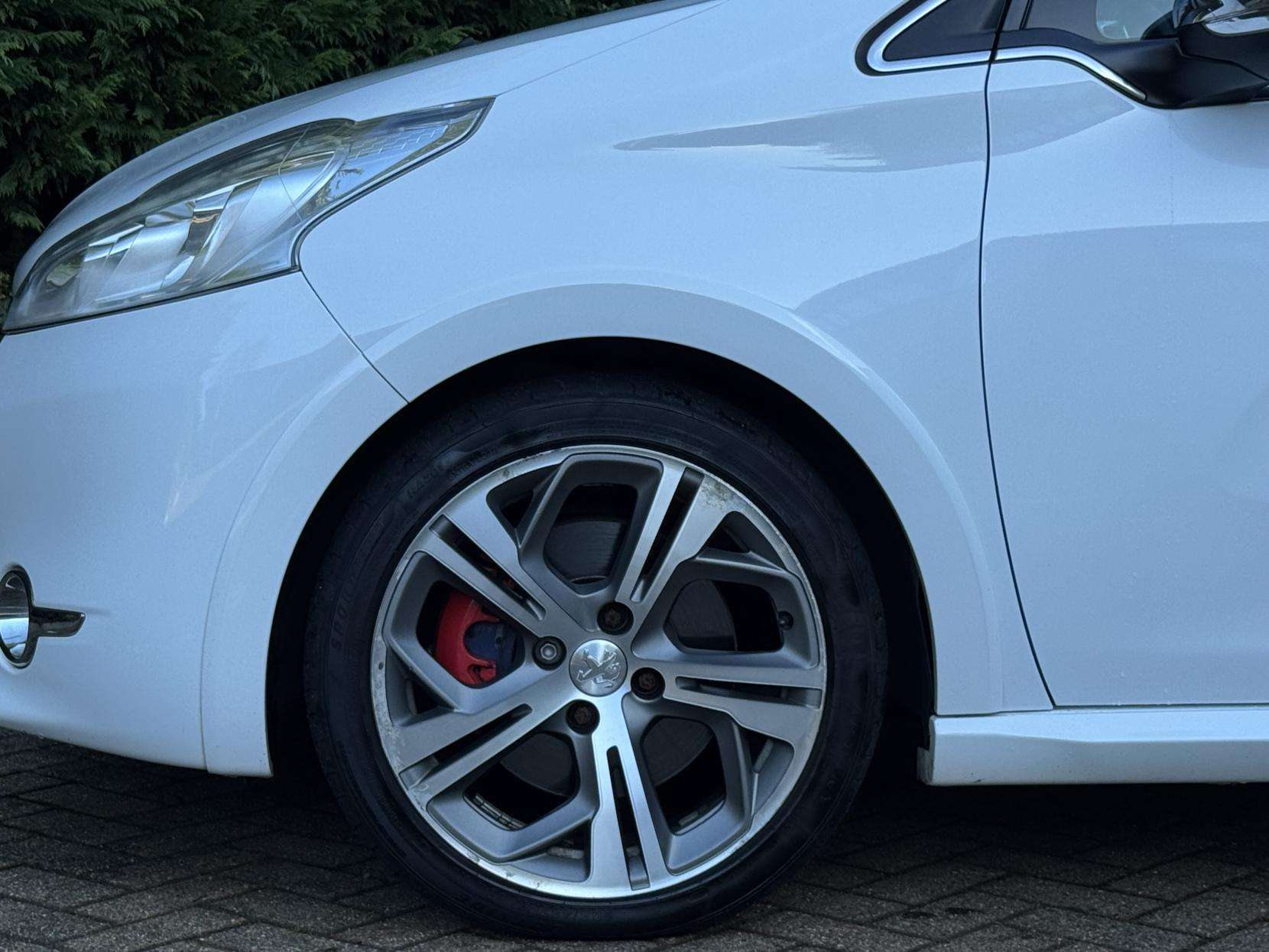 2015 PEUGEOT 208 2015 PEUGEOT 208