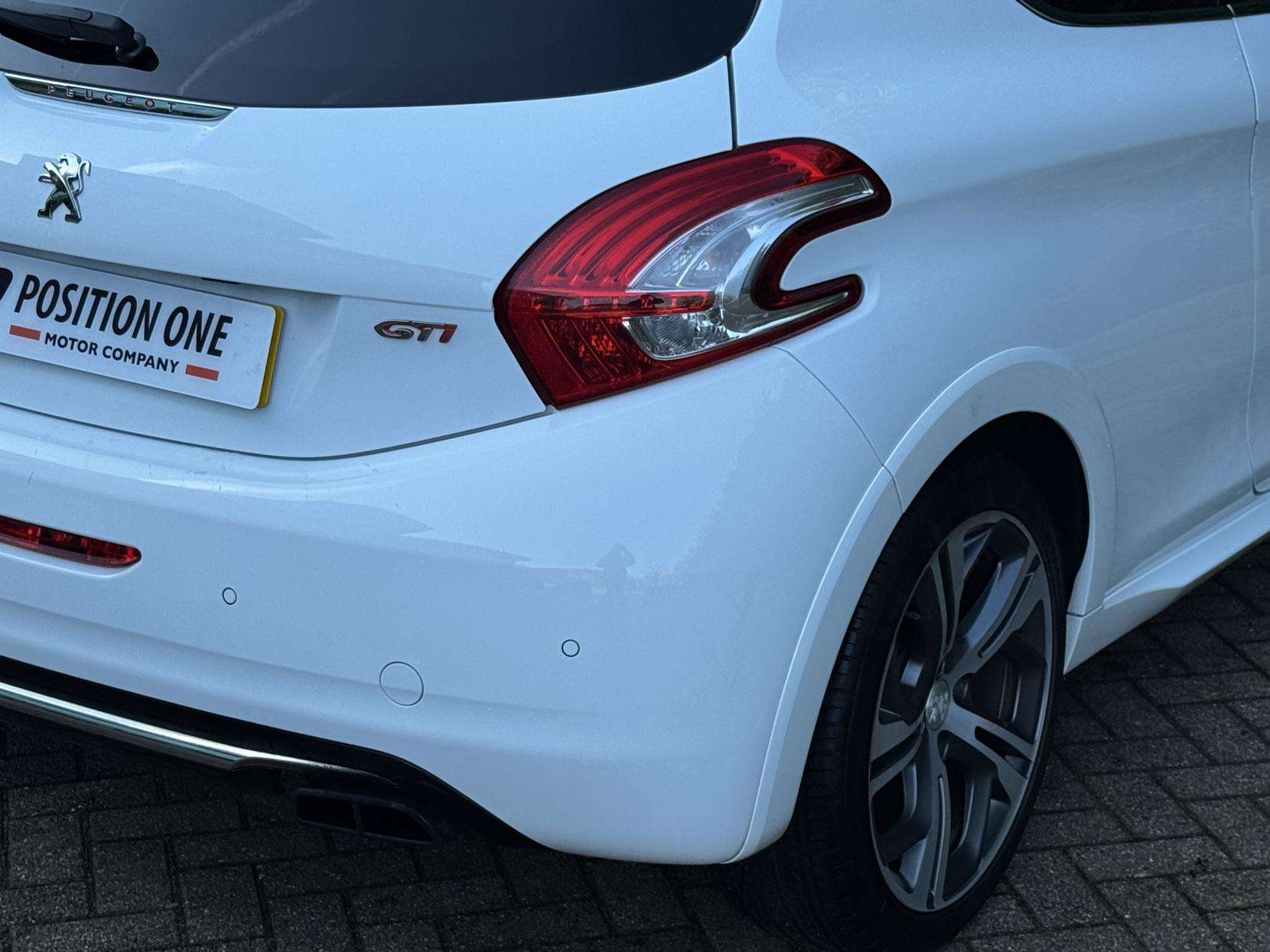 2015 PEUGEOT 208 2015 PEUGEOT 208