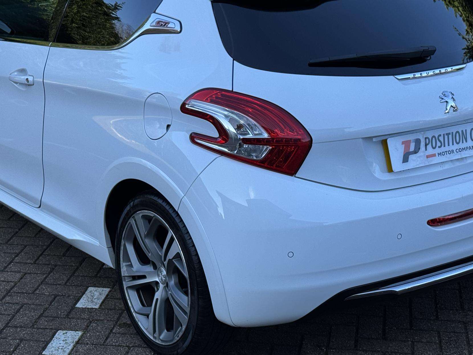 2015 PEUGEOT 208 2015 PEUGEOT 208