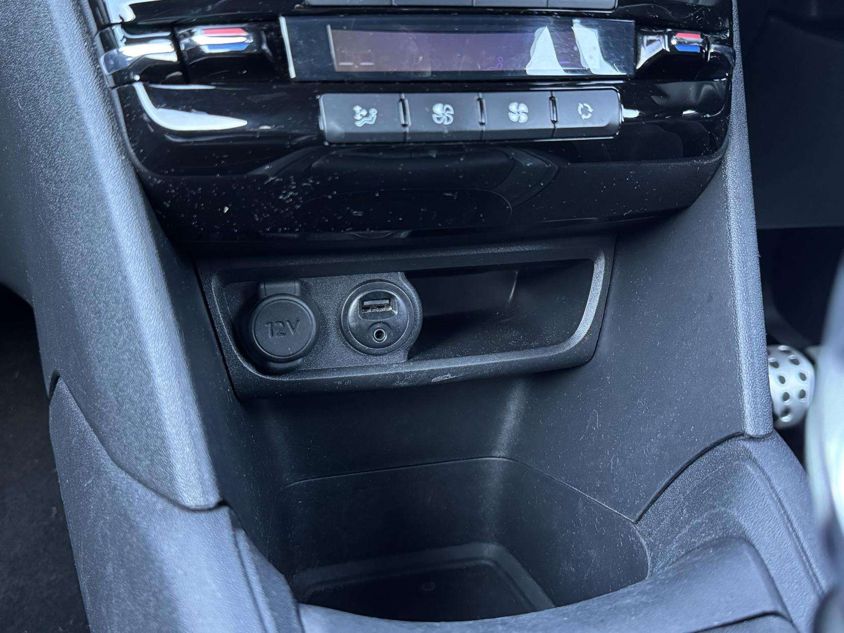 2015 PEUGEOT 208 2015 PEUGEOT 208