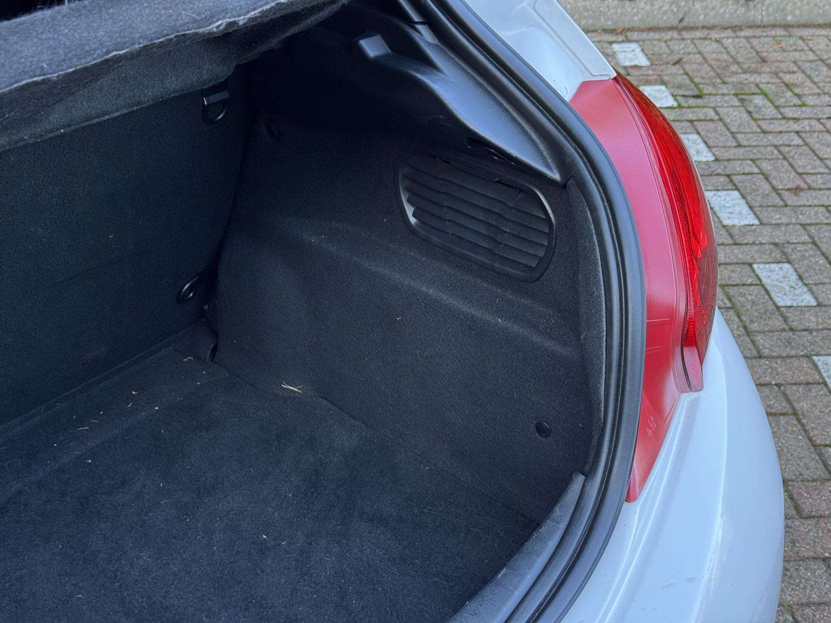 2015 PEUGEOT 208 2015 PEUGEOT 208