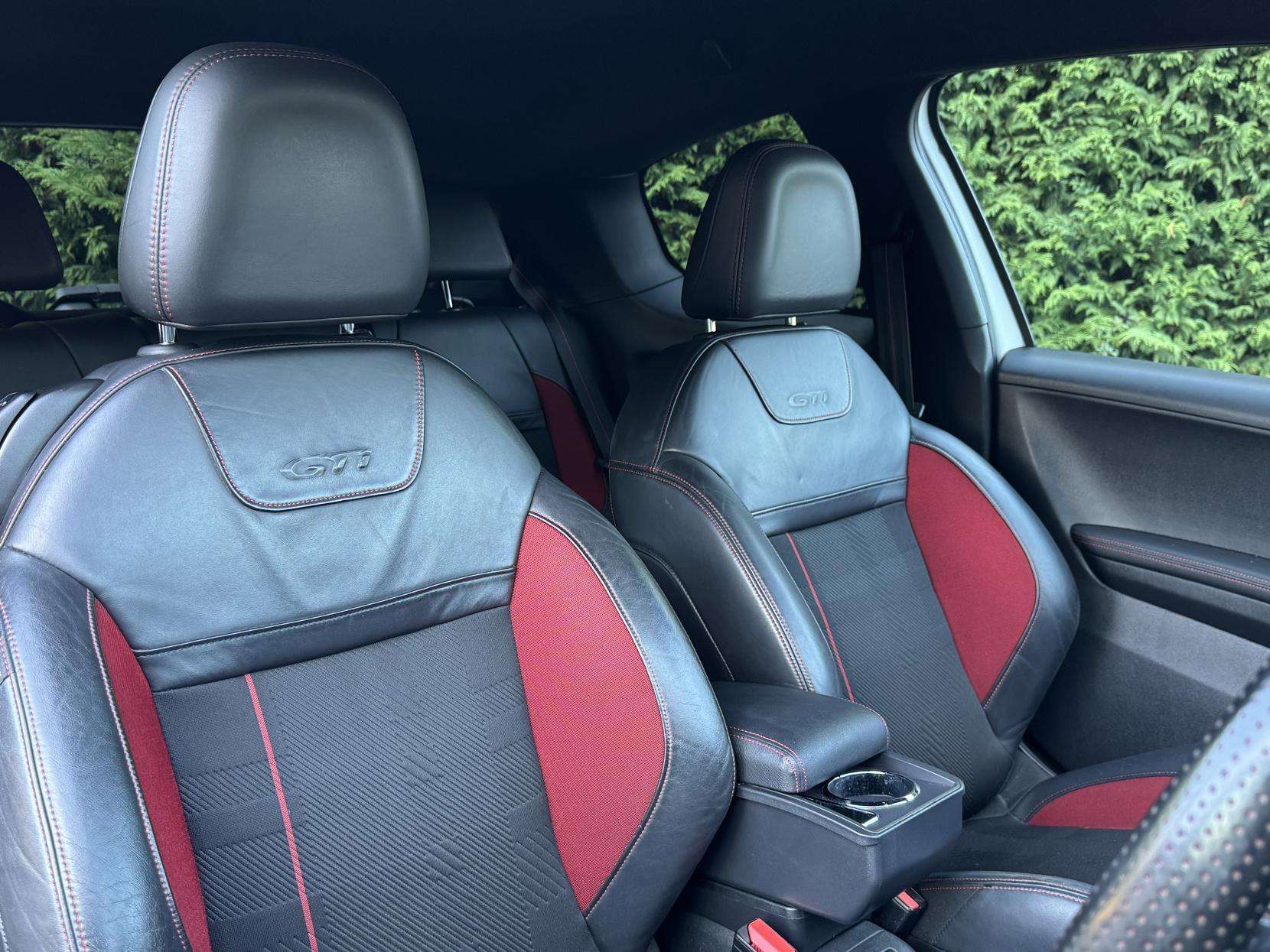 2015 PEUGEOT 208 2015 PEUGEOT 208