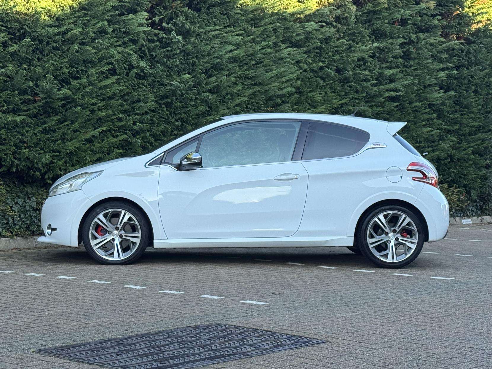2015 PEUGEOT 208 2015 PEUGEOT 208