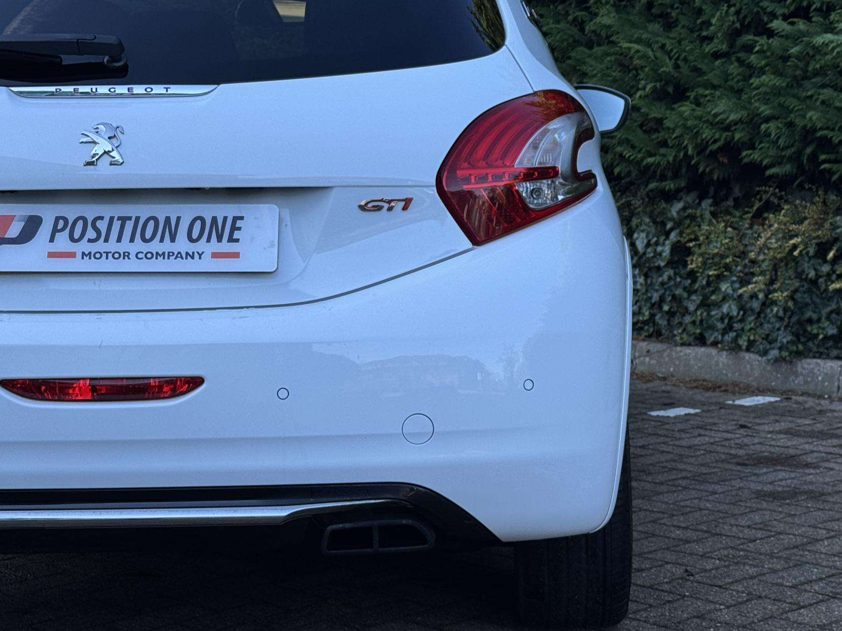 2015 PEUGEOT 208 2015 PEUGEOT 208